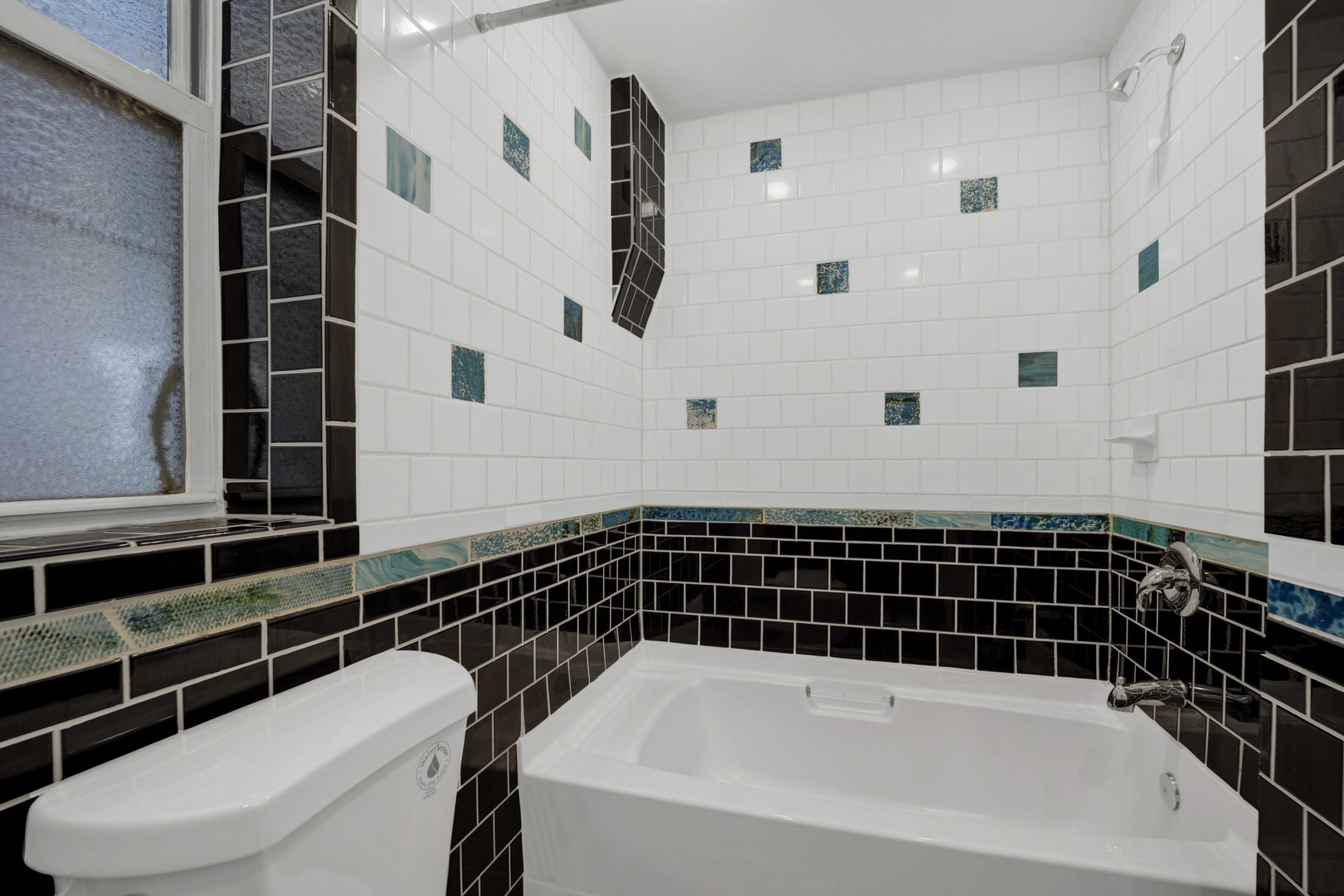 2937 N washtenaw Avenue Unit: 1