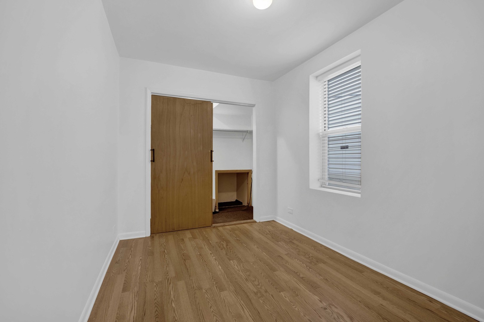 2937 N washtenaw Avenue Unit: 1