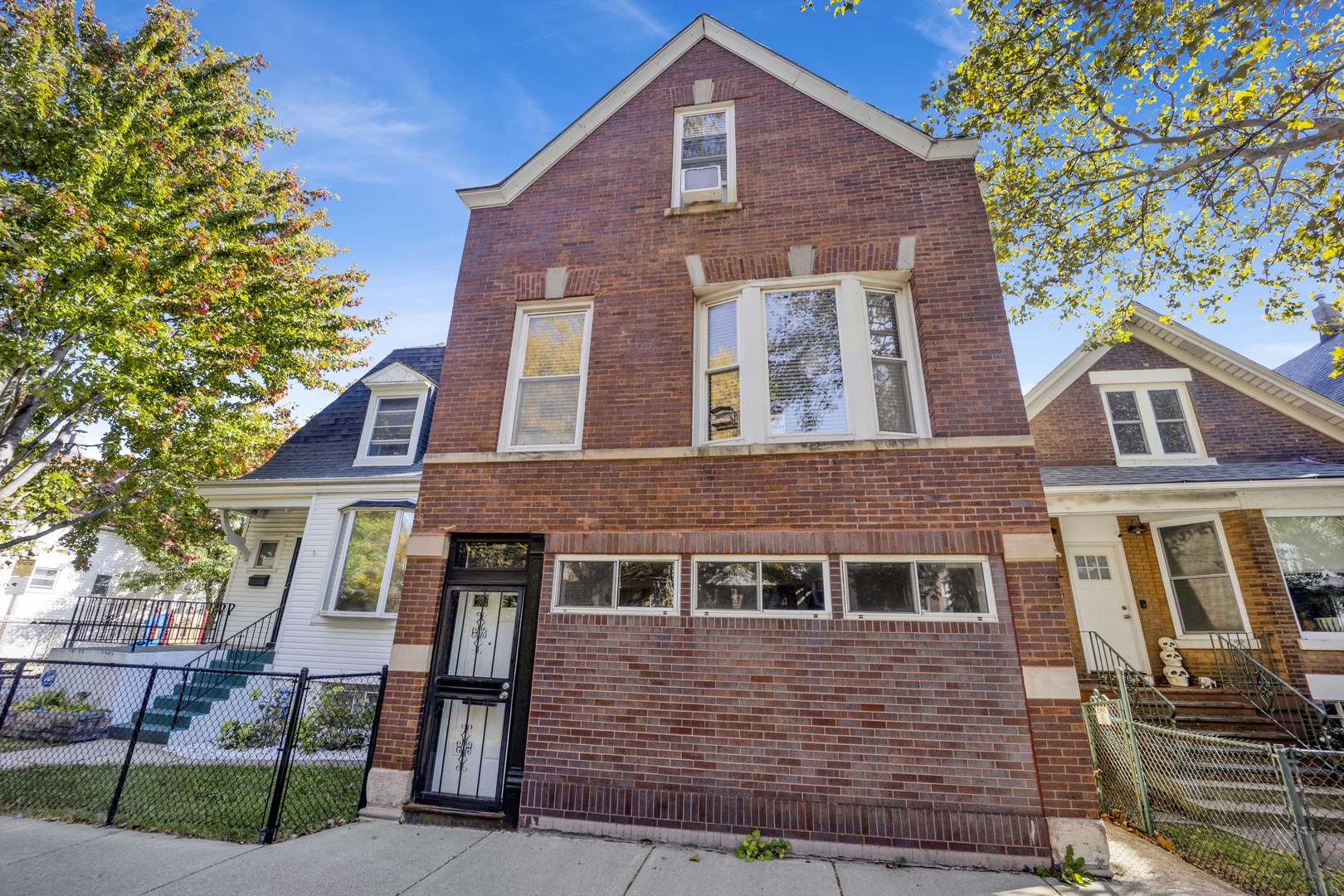 2937 N washtenaw Avenue Unit: 1