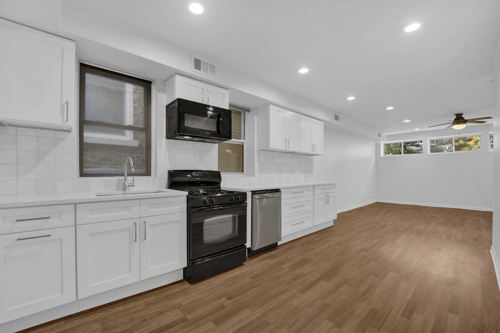 2937 N washtenaw Avenue Unit: 1