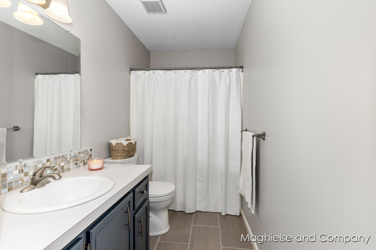 6165 Arroyo Vista Drive NE