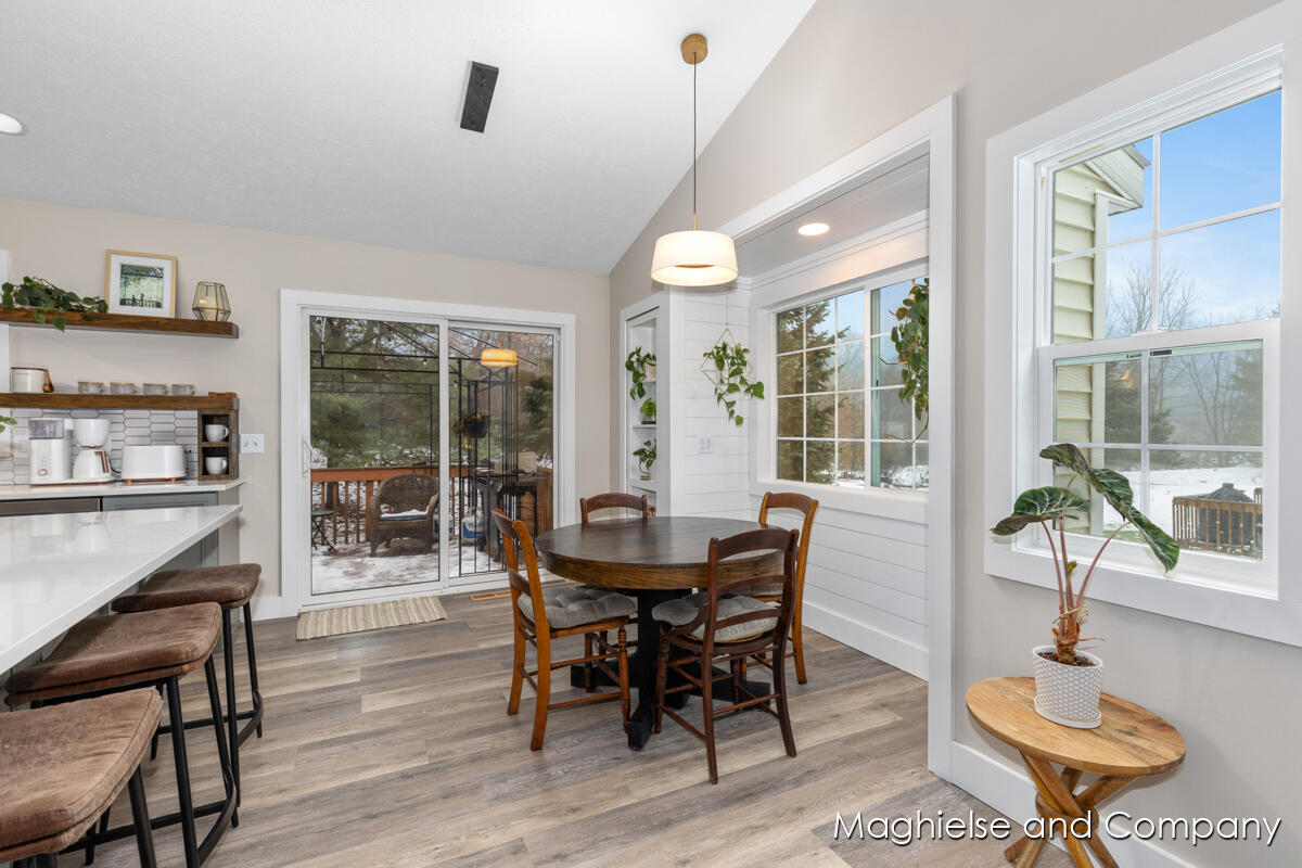 6165 Arroyo Vista Drive NE