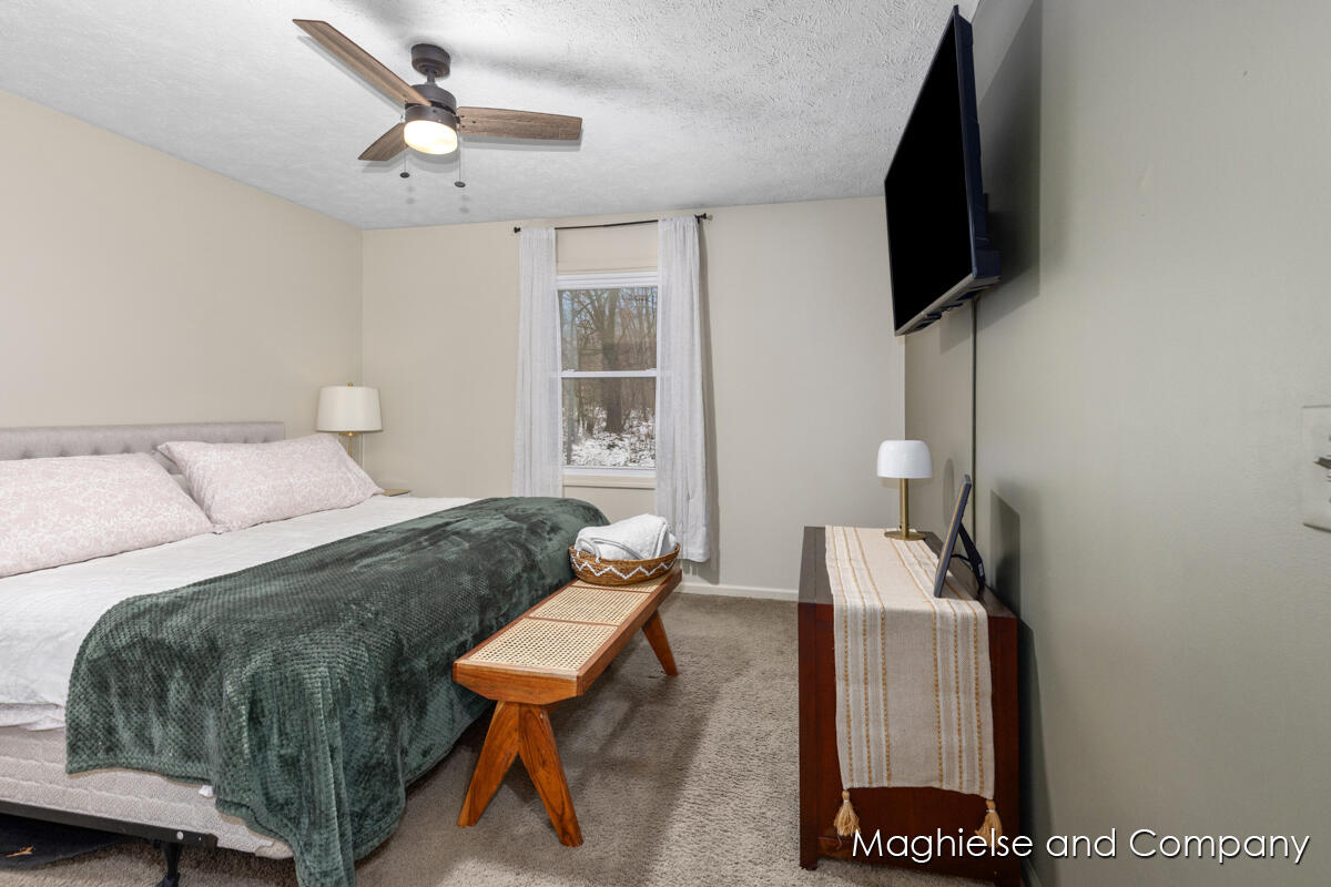 6165 Arroyo Vista Drive NE