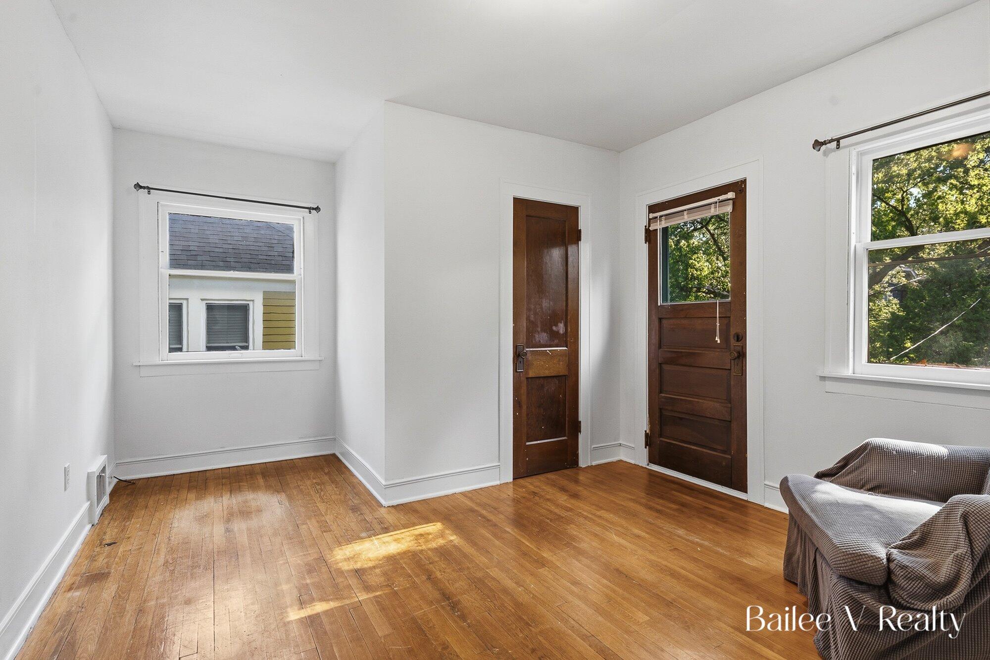 910 Benjamin Avenue SE