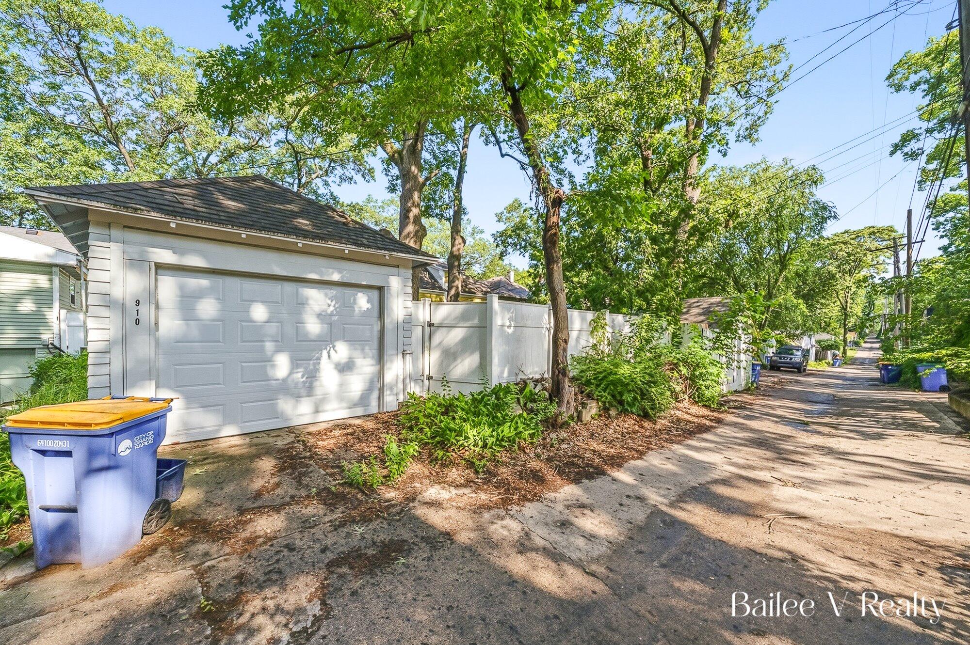 910 Benjamin Avenue SE