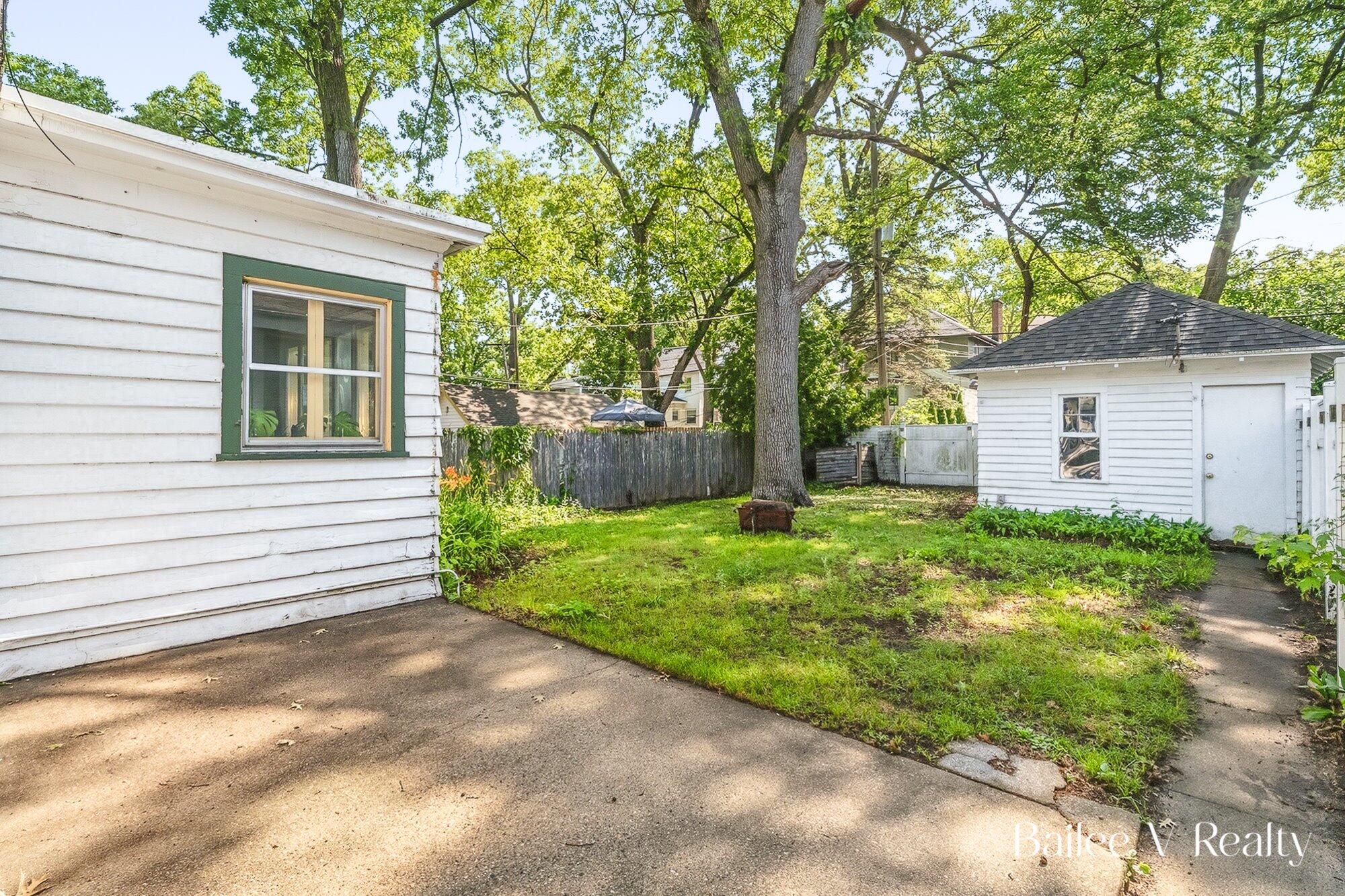 910 Benjamin Avenue SE