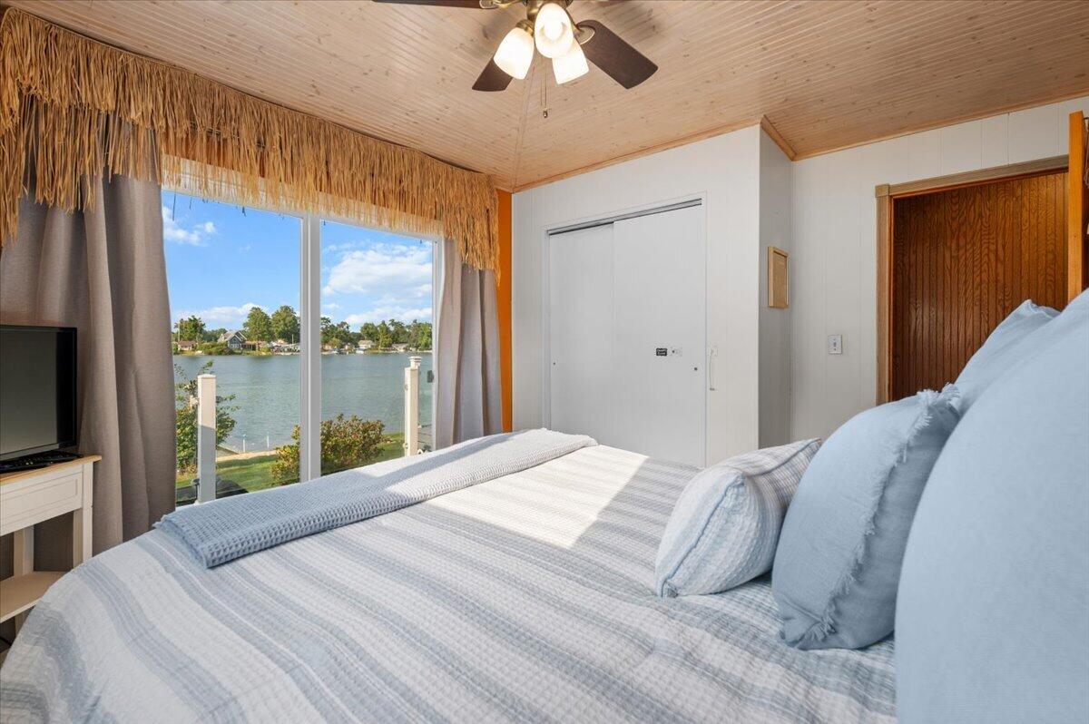 25030 Lakeshore Drive