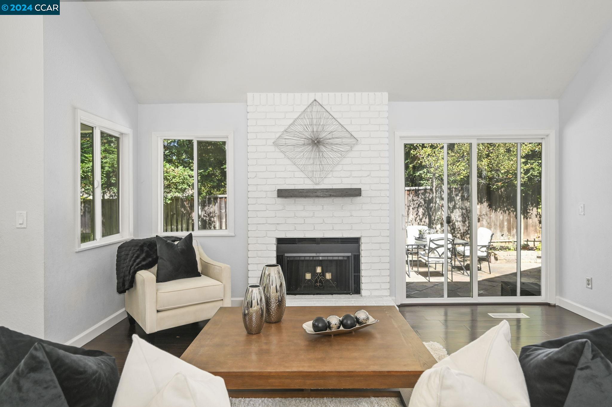 51 Silktree Ct