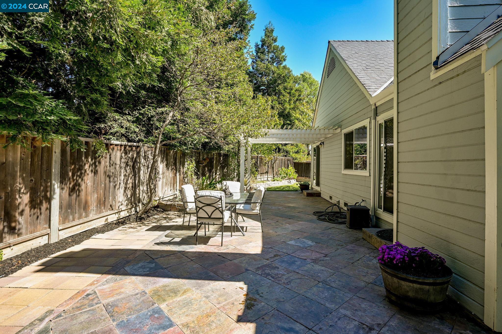 51 Silktree Ct