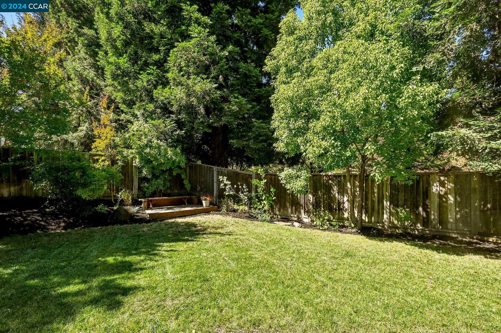 51 Silktree Ct