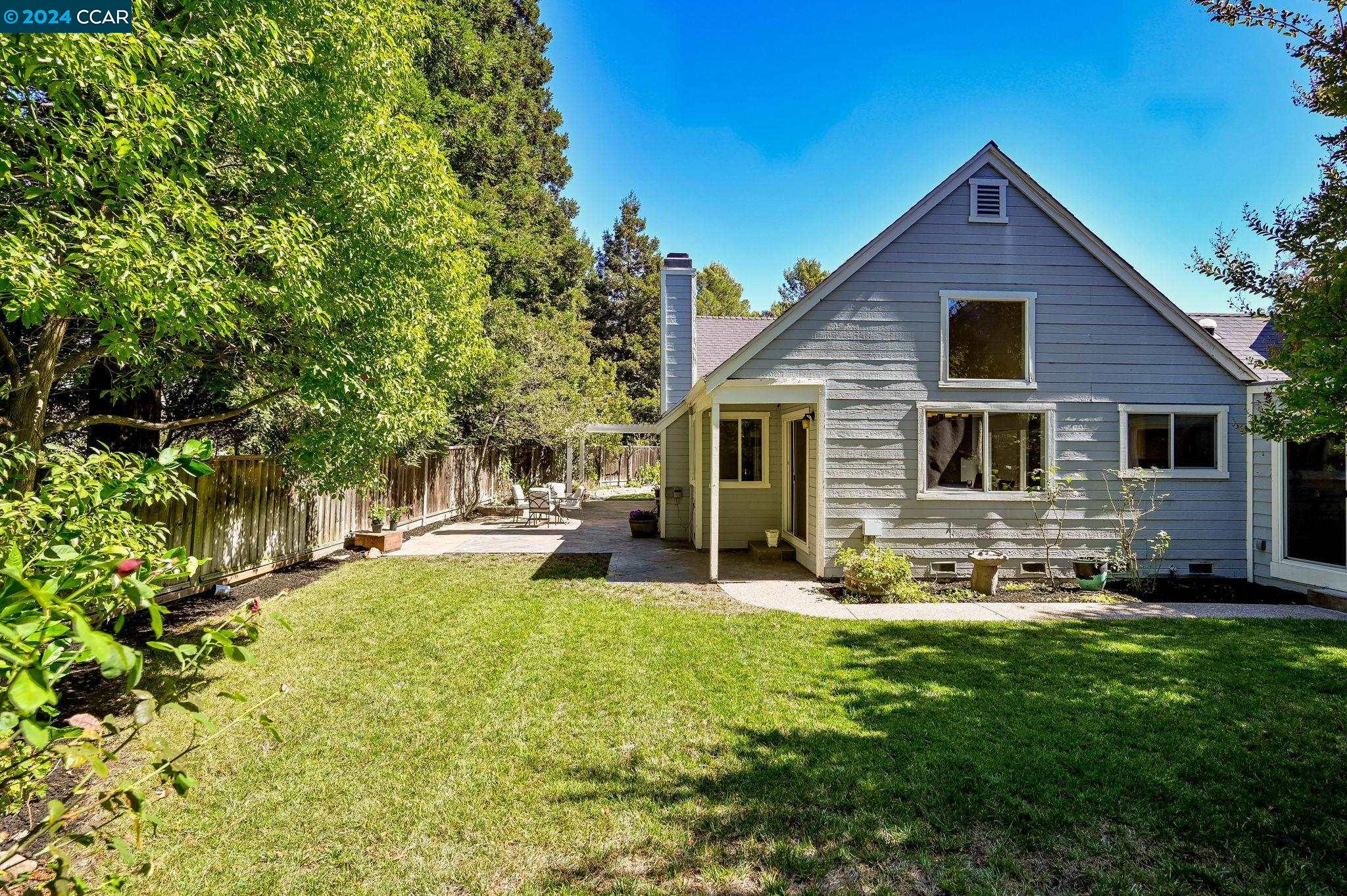 51 Silktree Ct