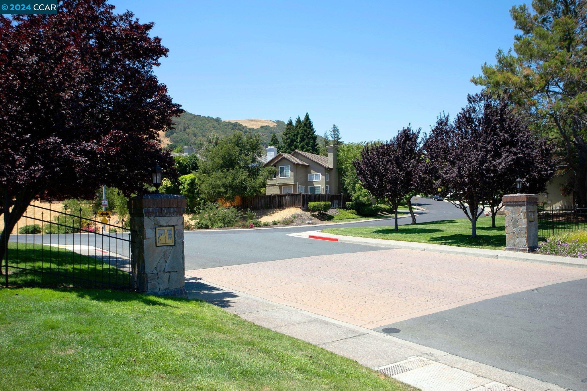 51 Silktree Ct