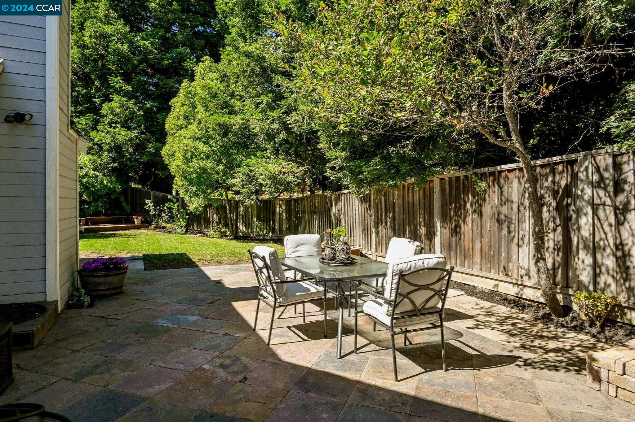 51 Silktree Ct
