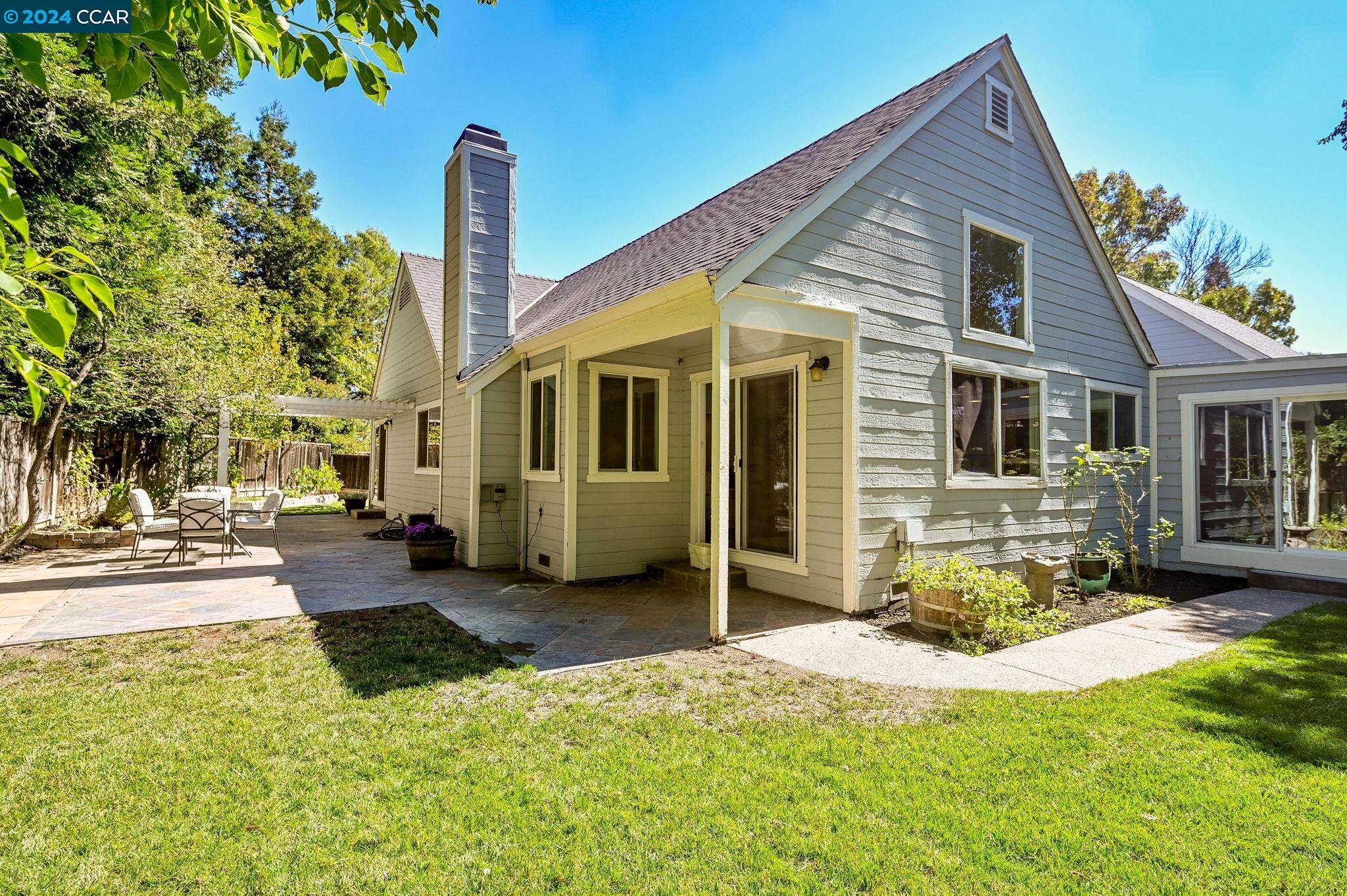 51 Silktree Ct