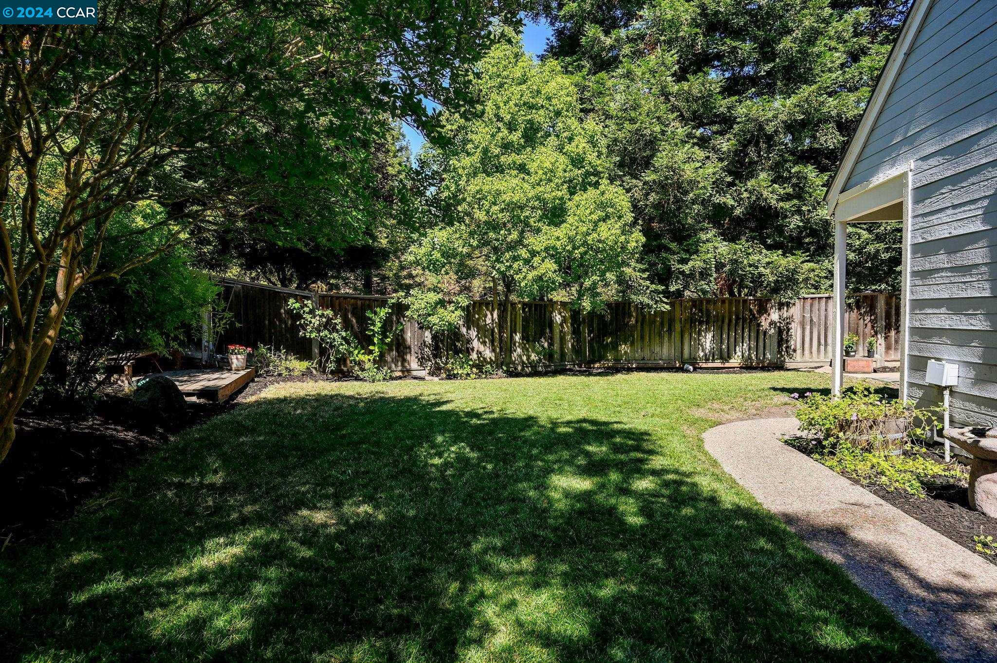 51 Silktree Ct