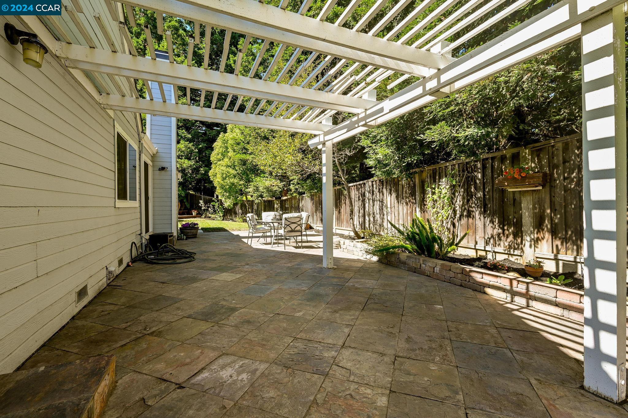 51 Silktree Ct