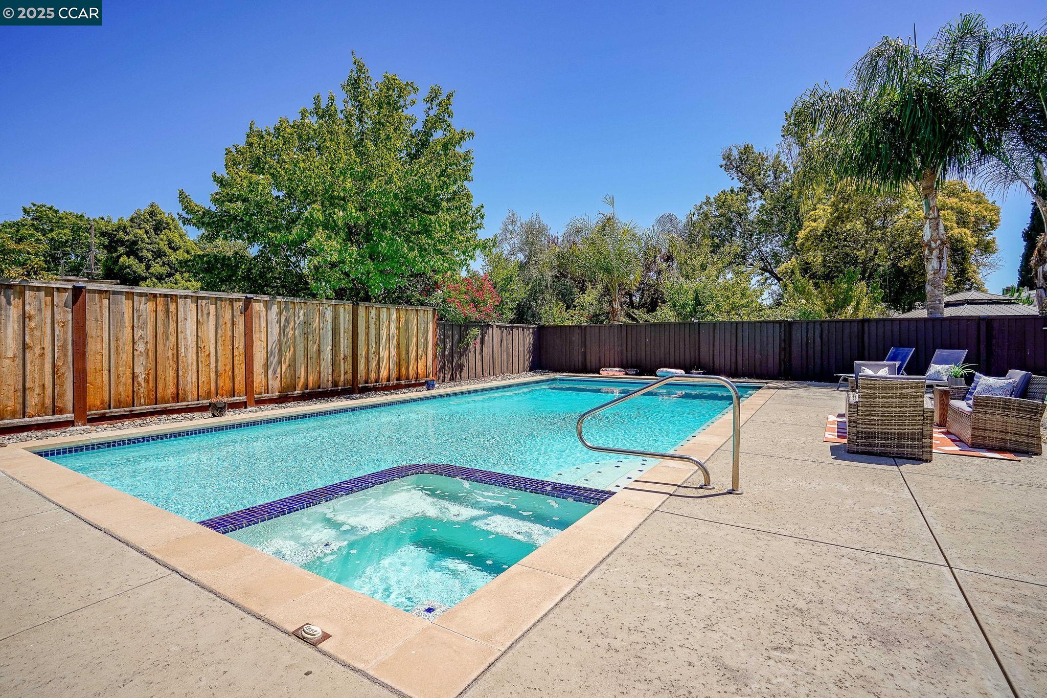 69 Fordham Ct