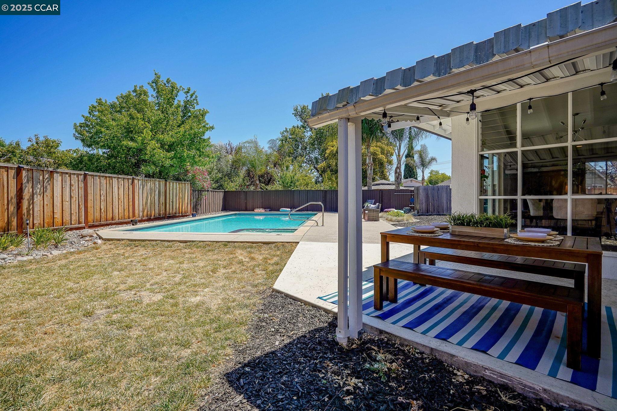 69 Fordham Ct