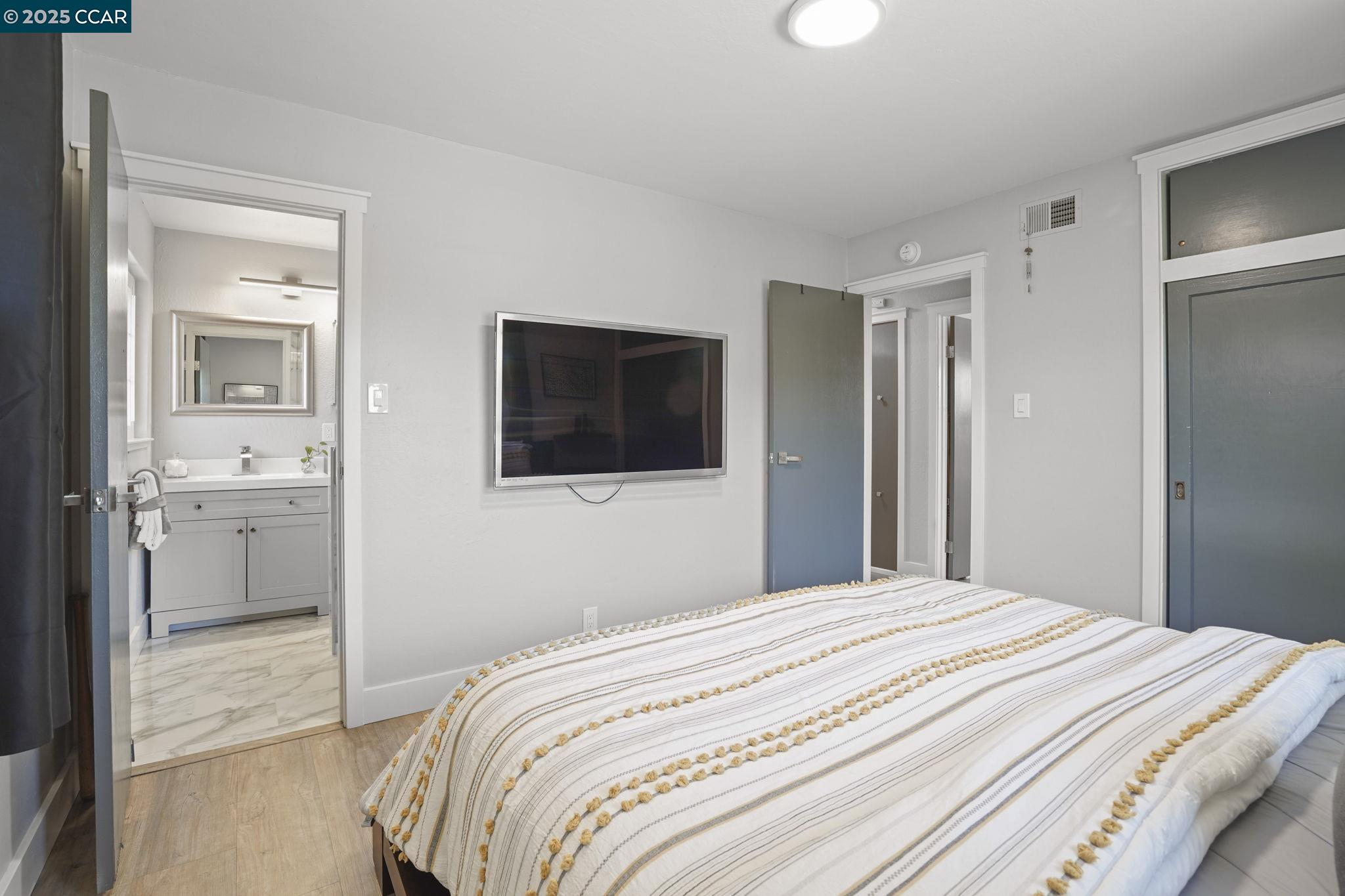 69 Fordham Ct