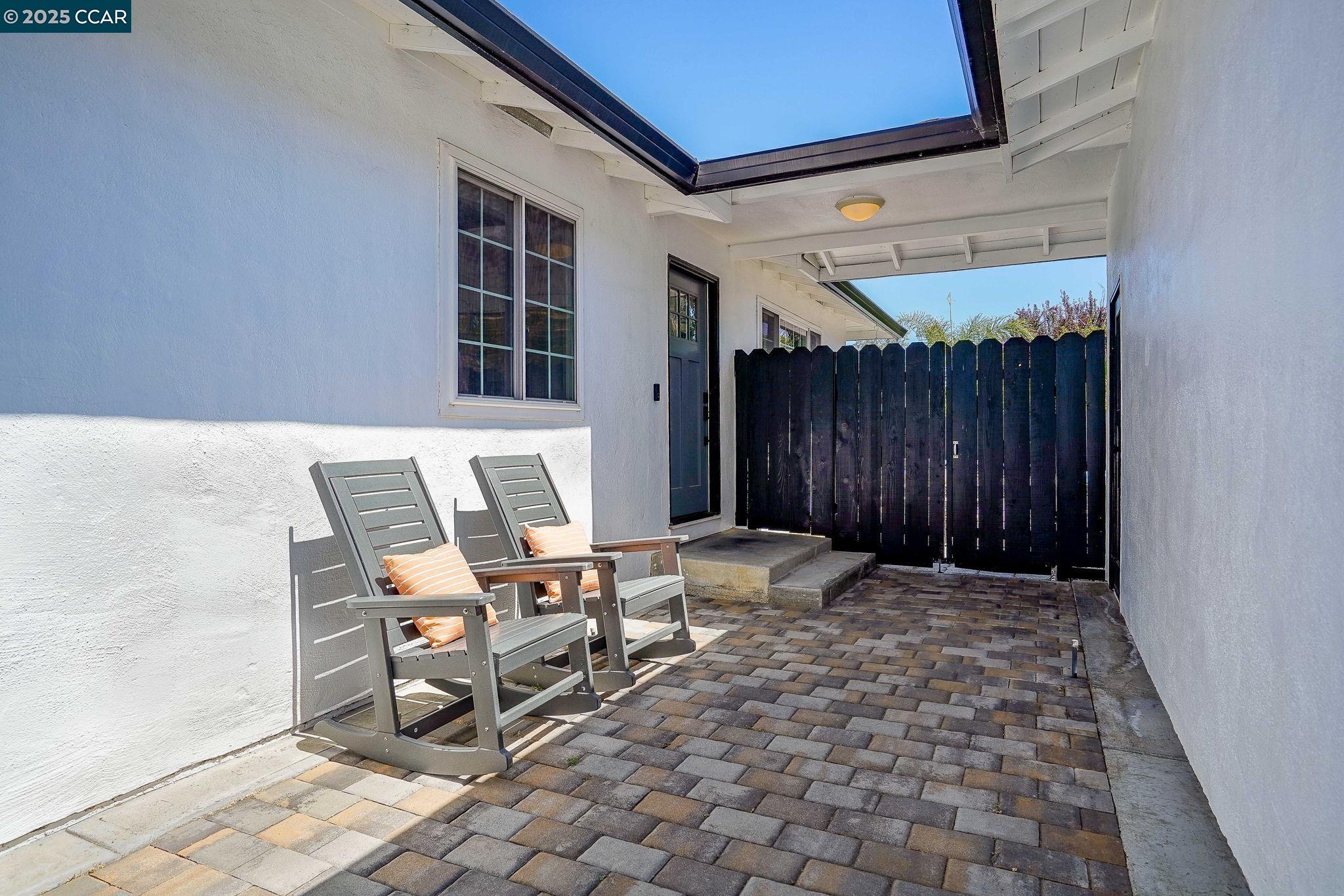 69 Fordham Ct