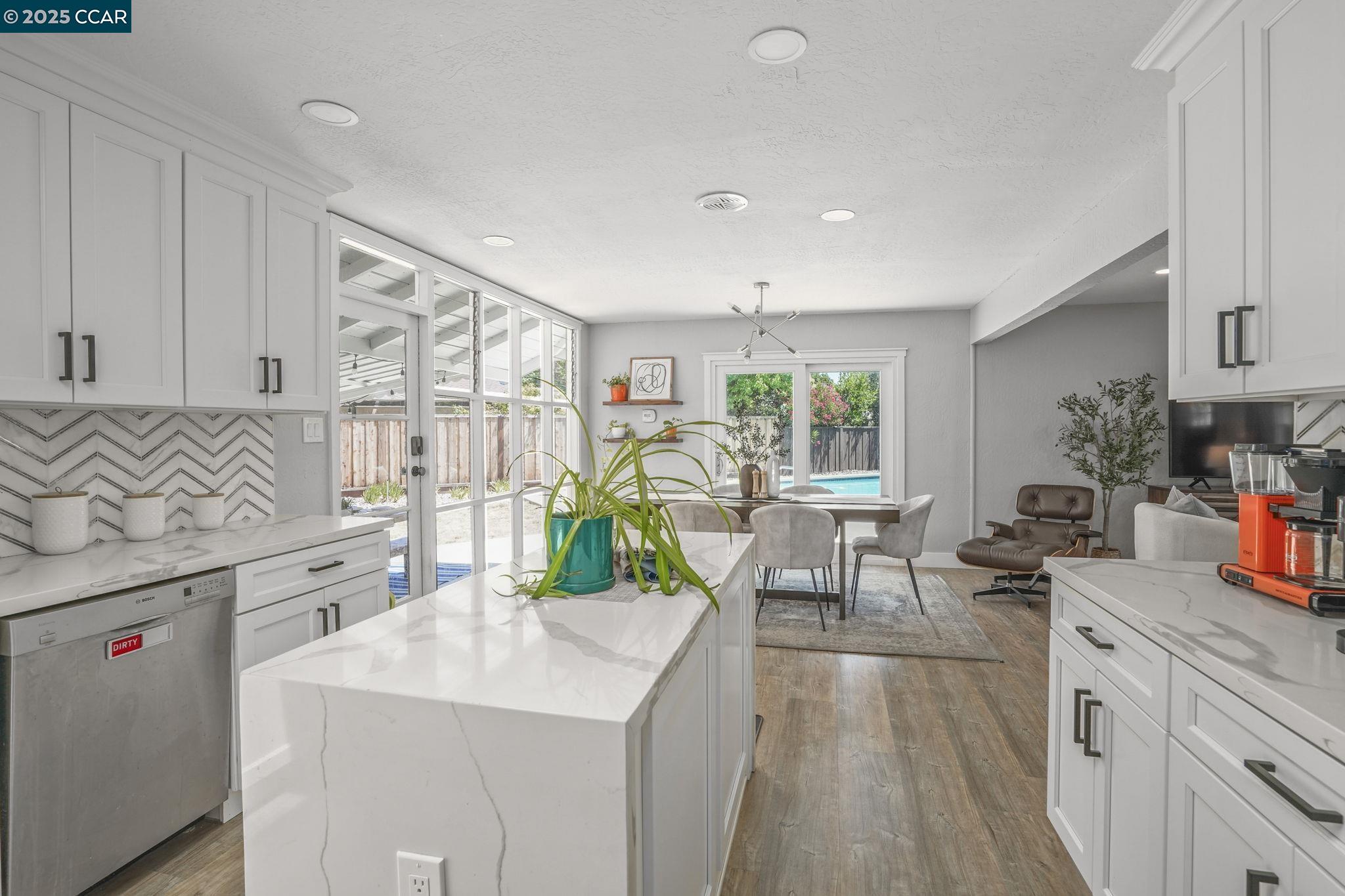 69 Fordham Ct