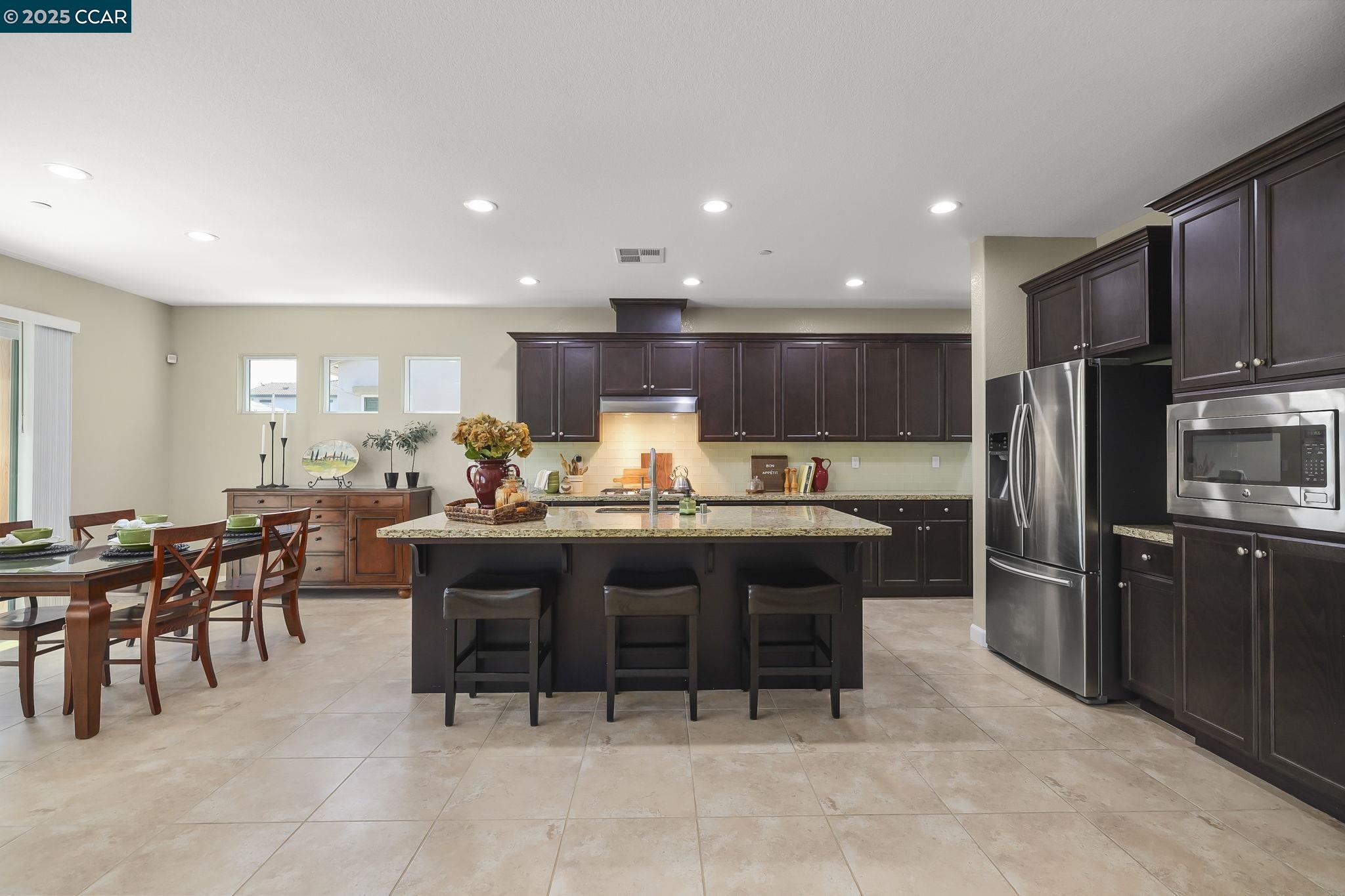 490 Stratford Ct, Brentwood