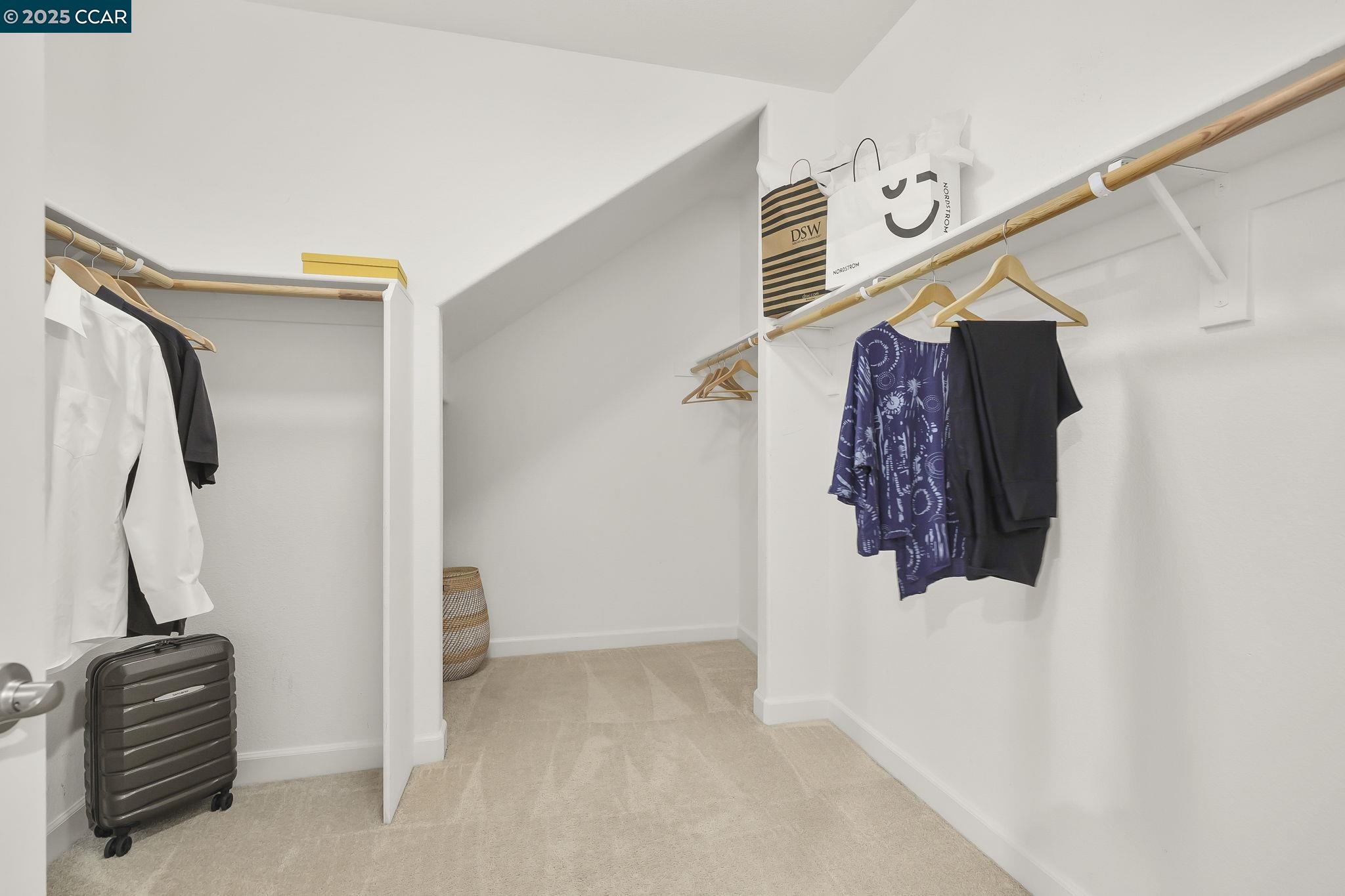 490 Stratford Ct, Brentwood