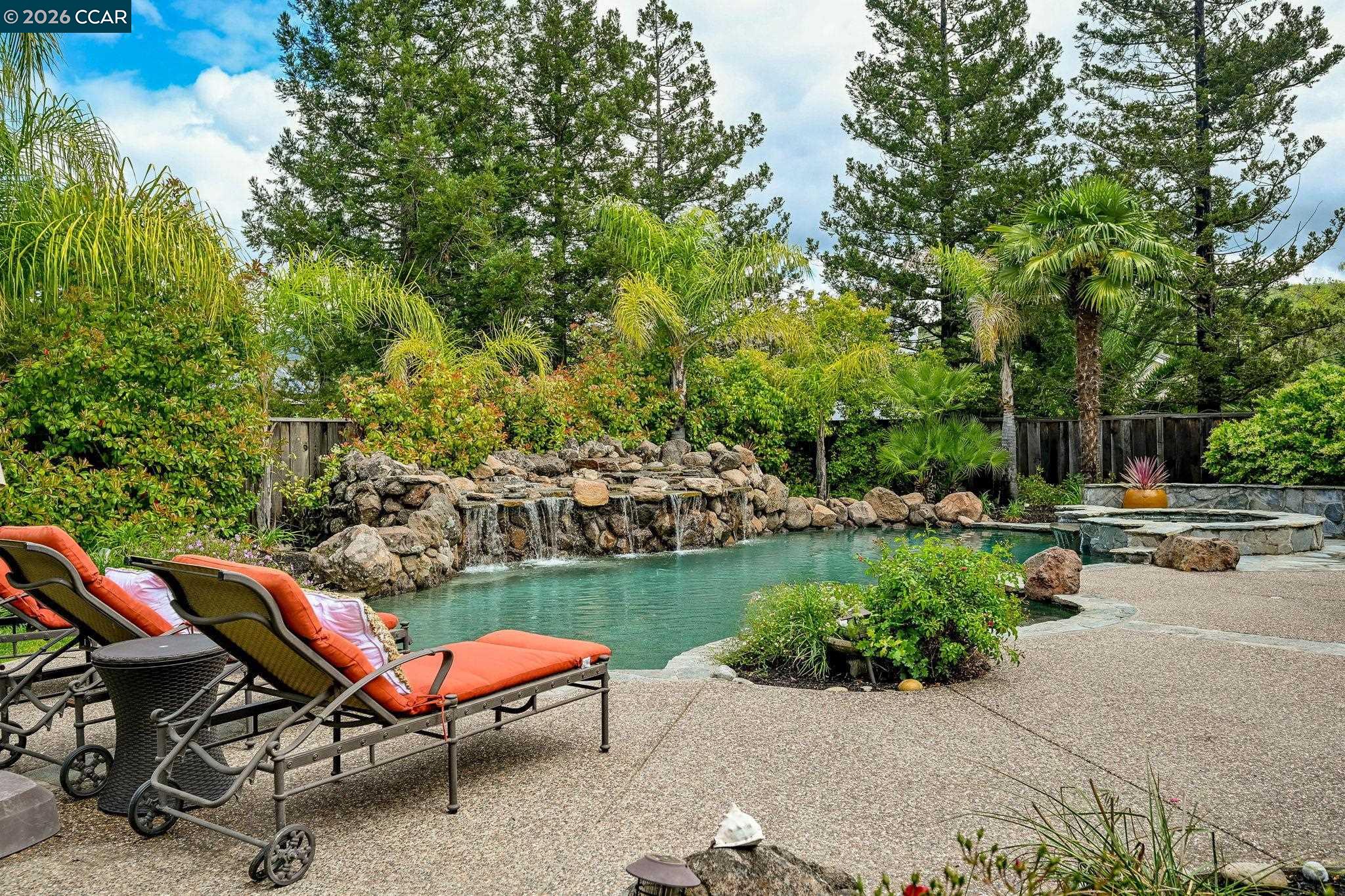 135 Crestridge Dr