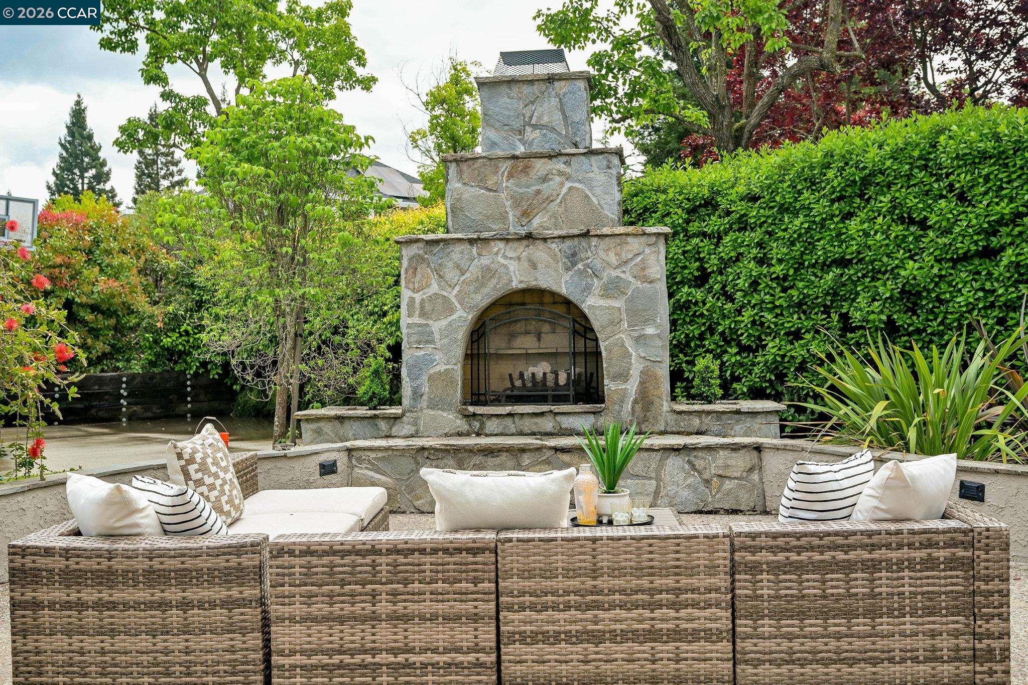 135 Crestridge Dr