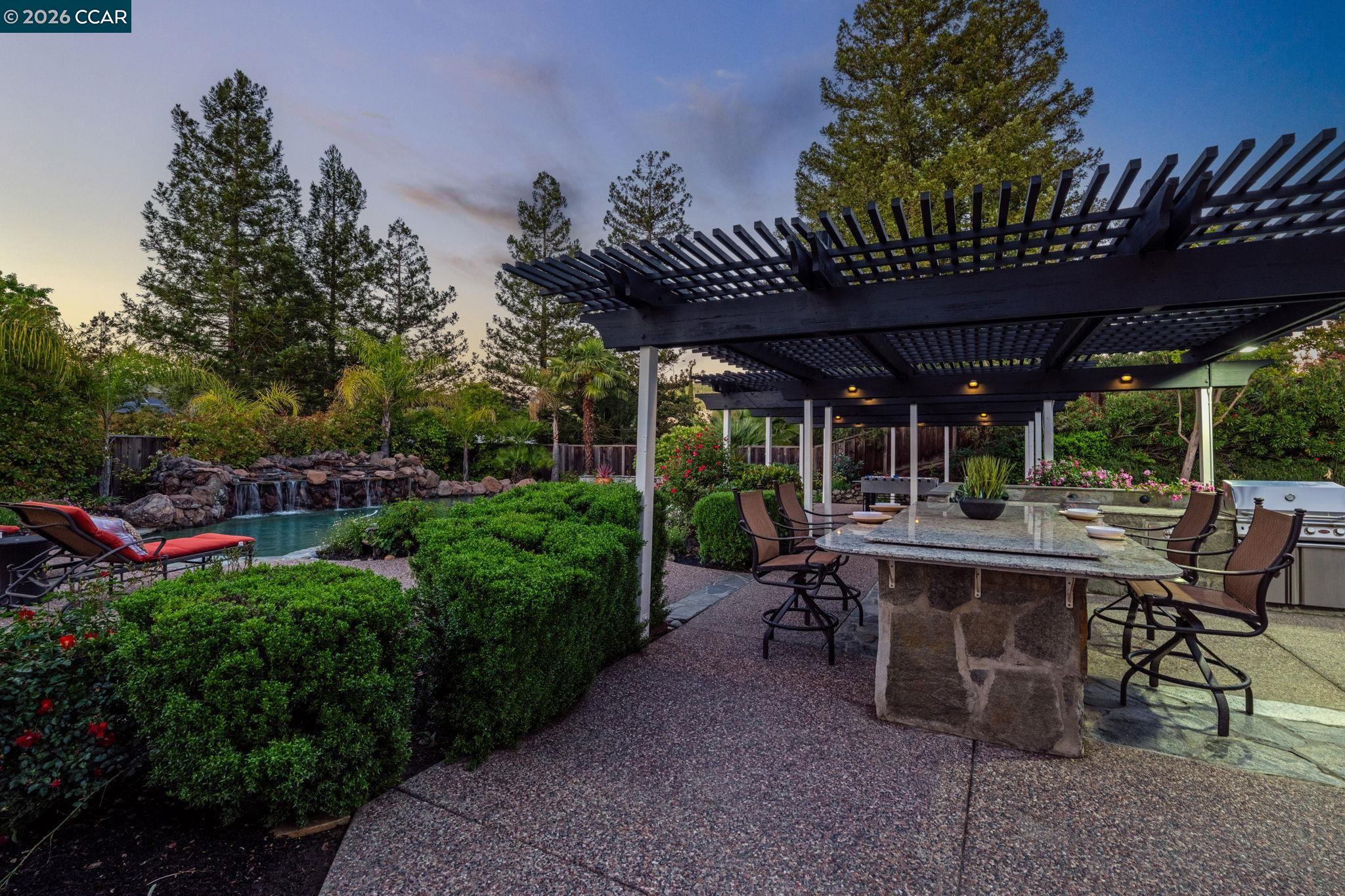135 Crestridge Dr