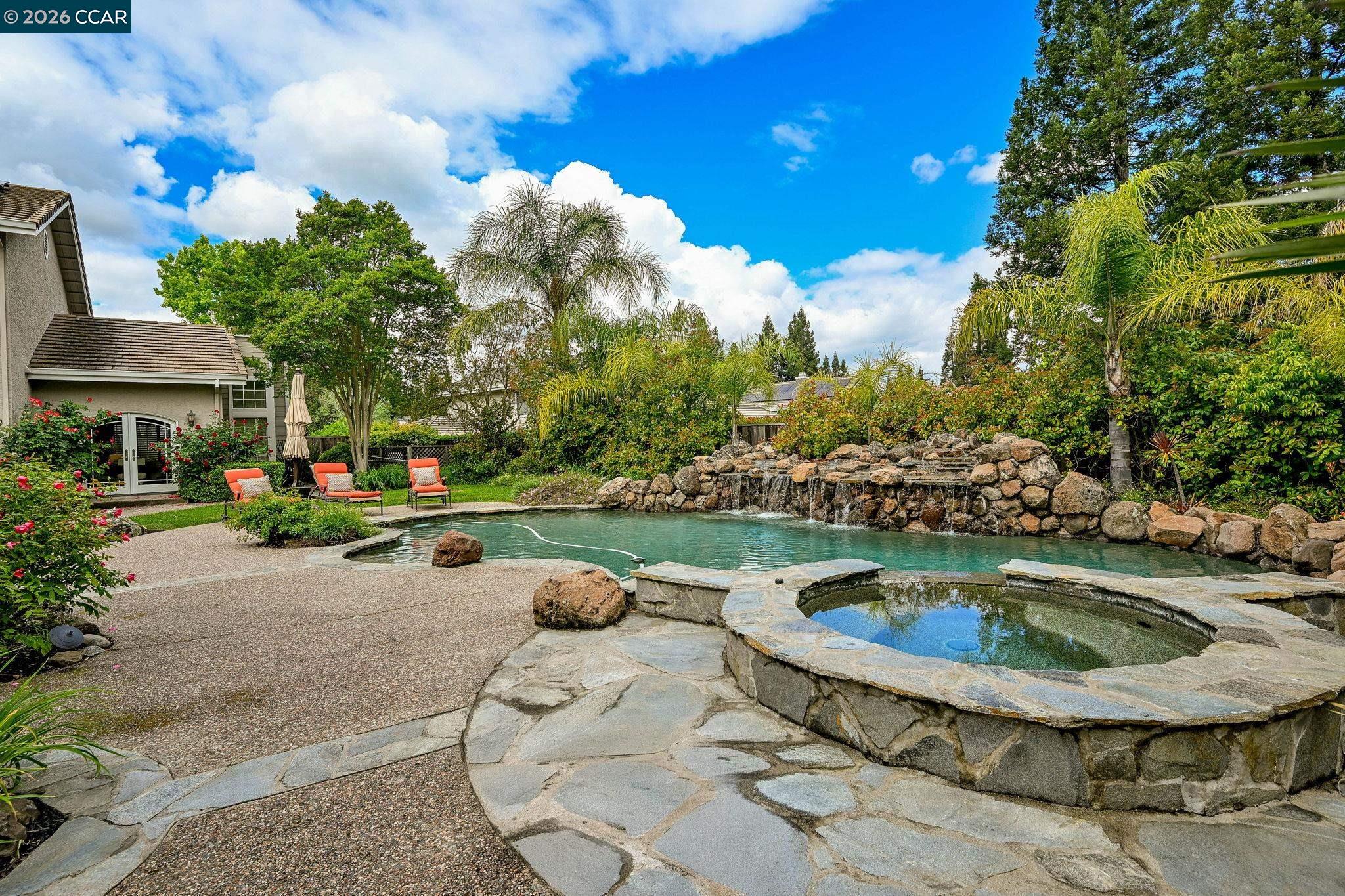 135 Crestridge Dr