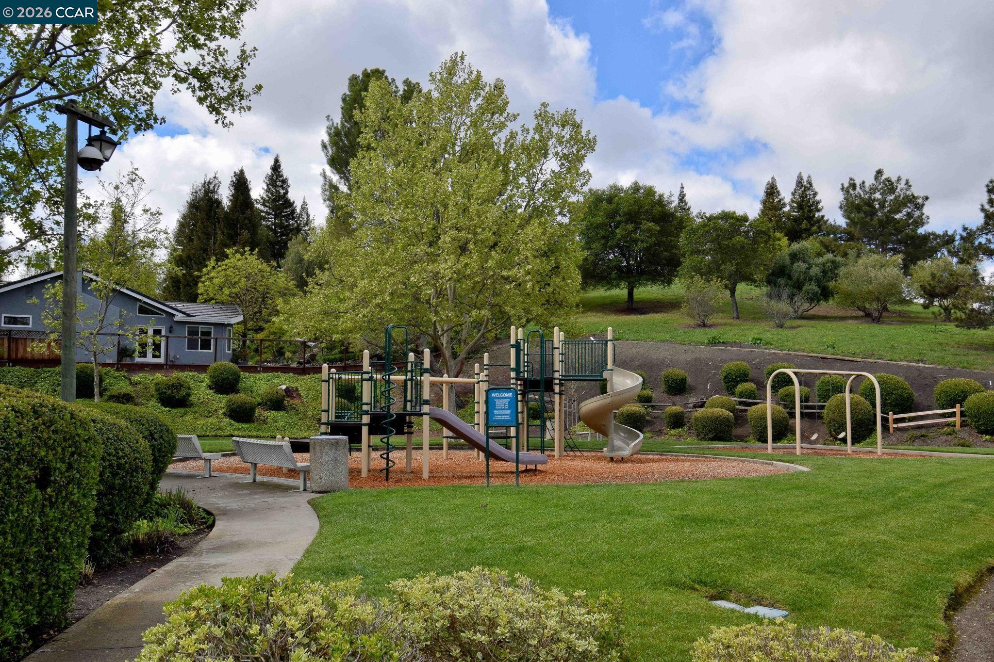 135 Crestridge Dr