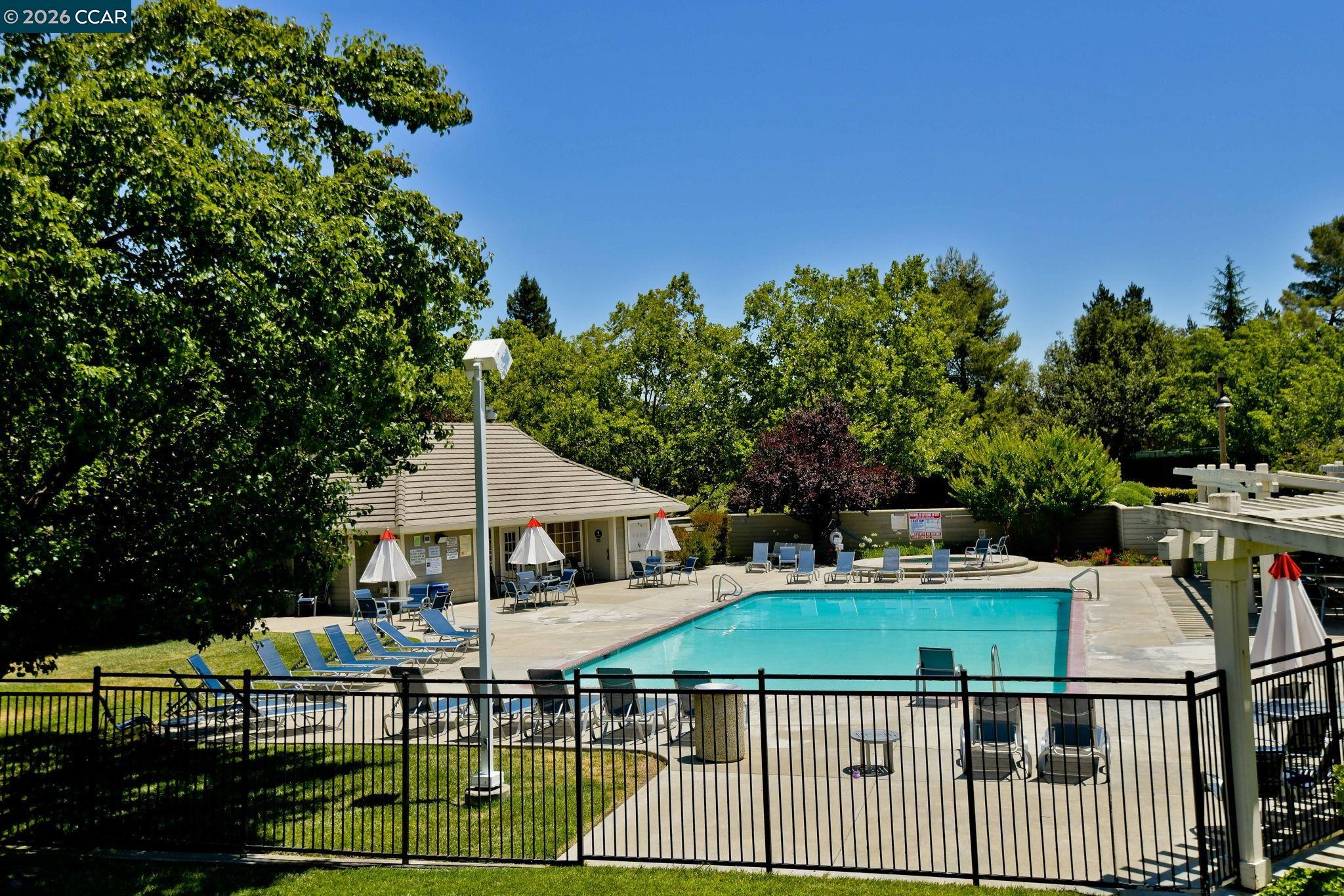 135 Crestridge Dr