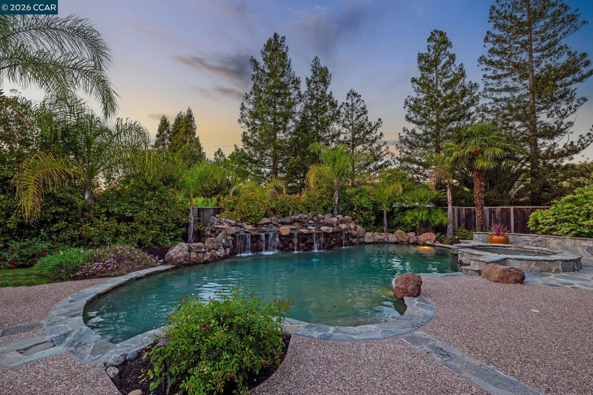 135 Crestridge Dr