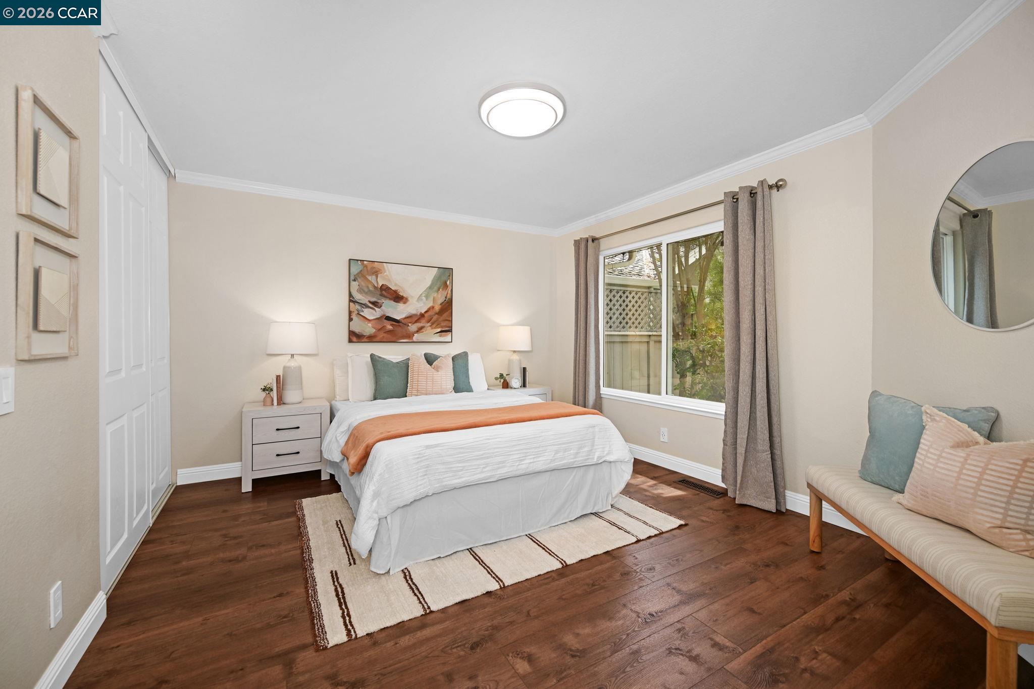 706 Lakeside Ct