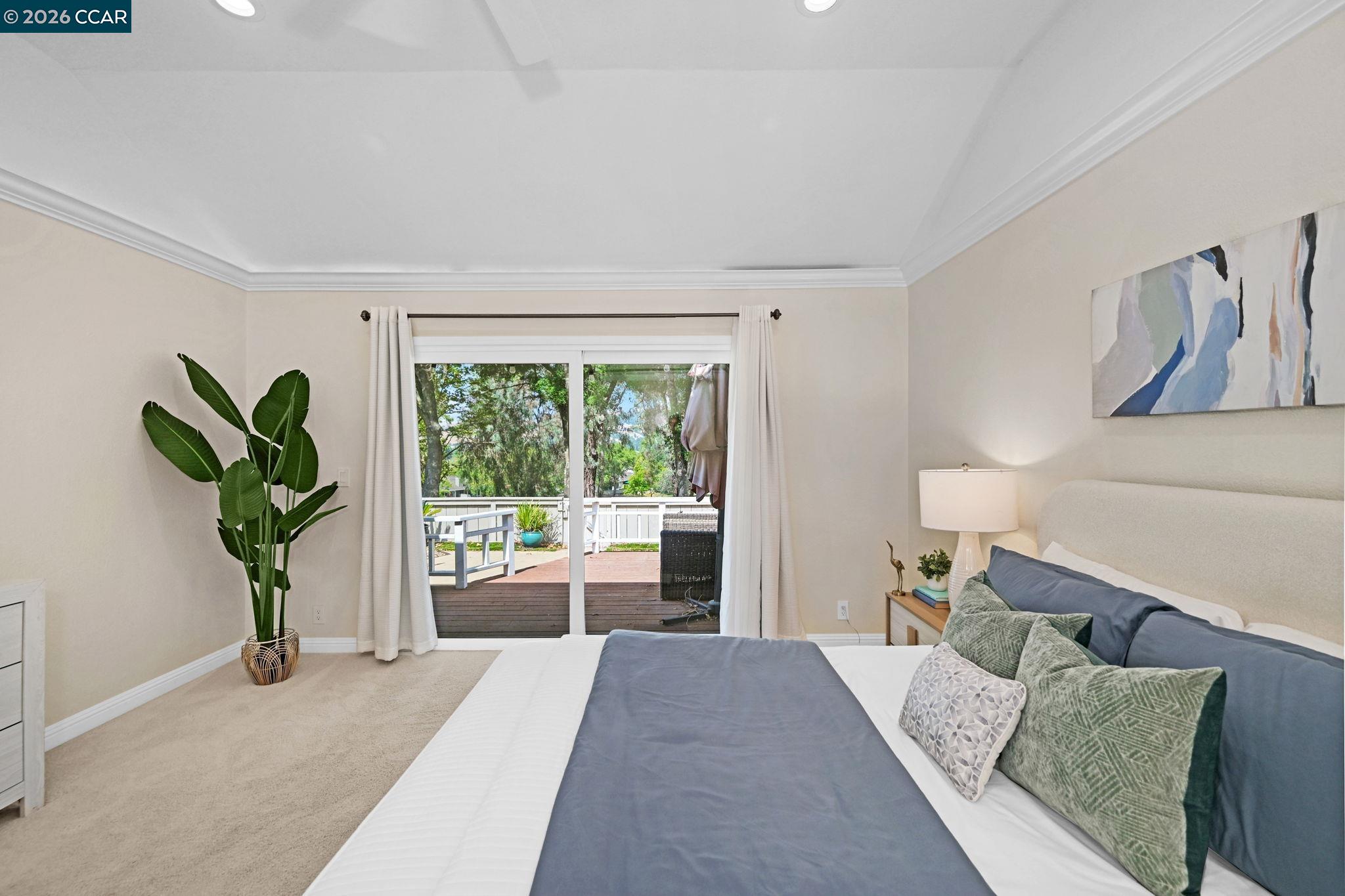 706 Lakeside Ct