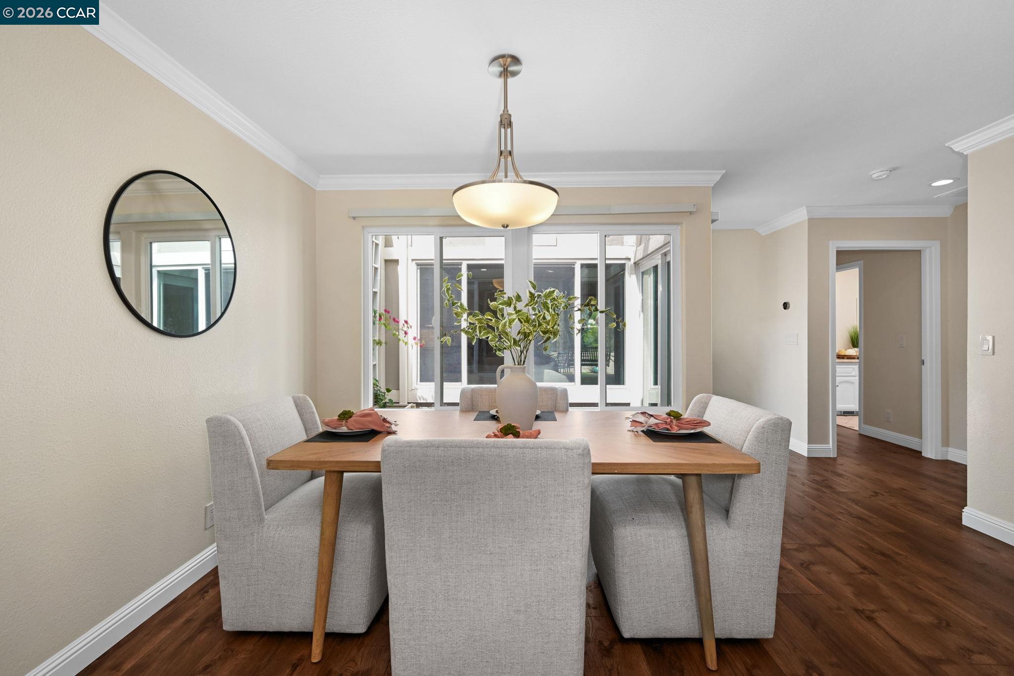 706 Lakeside Ct