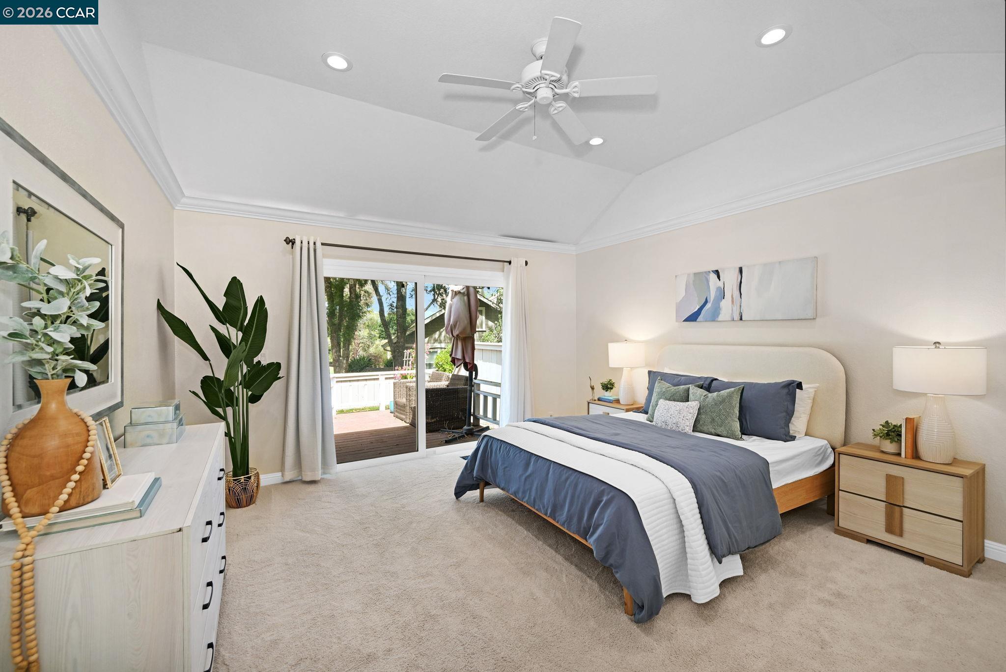 706 Lakeside Ct