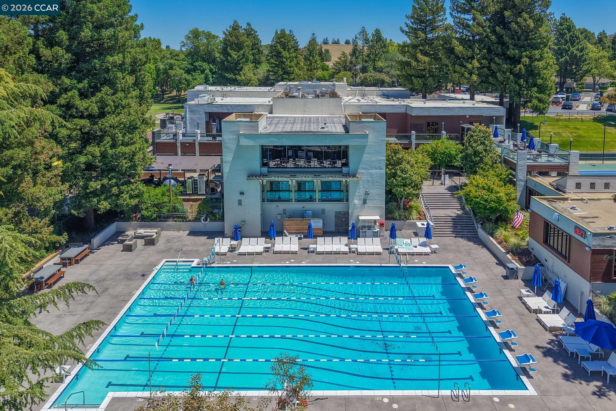 706 Lakeside Ct