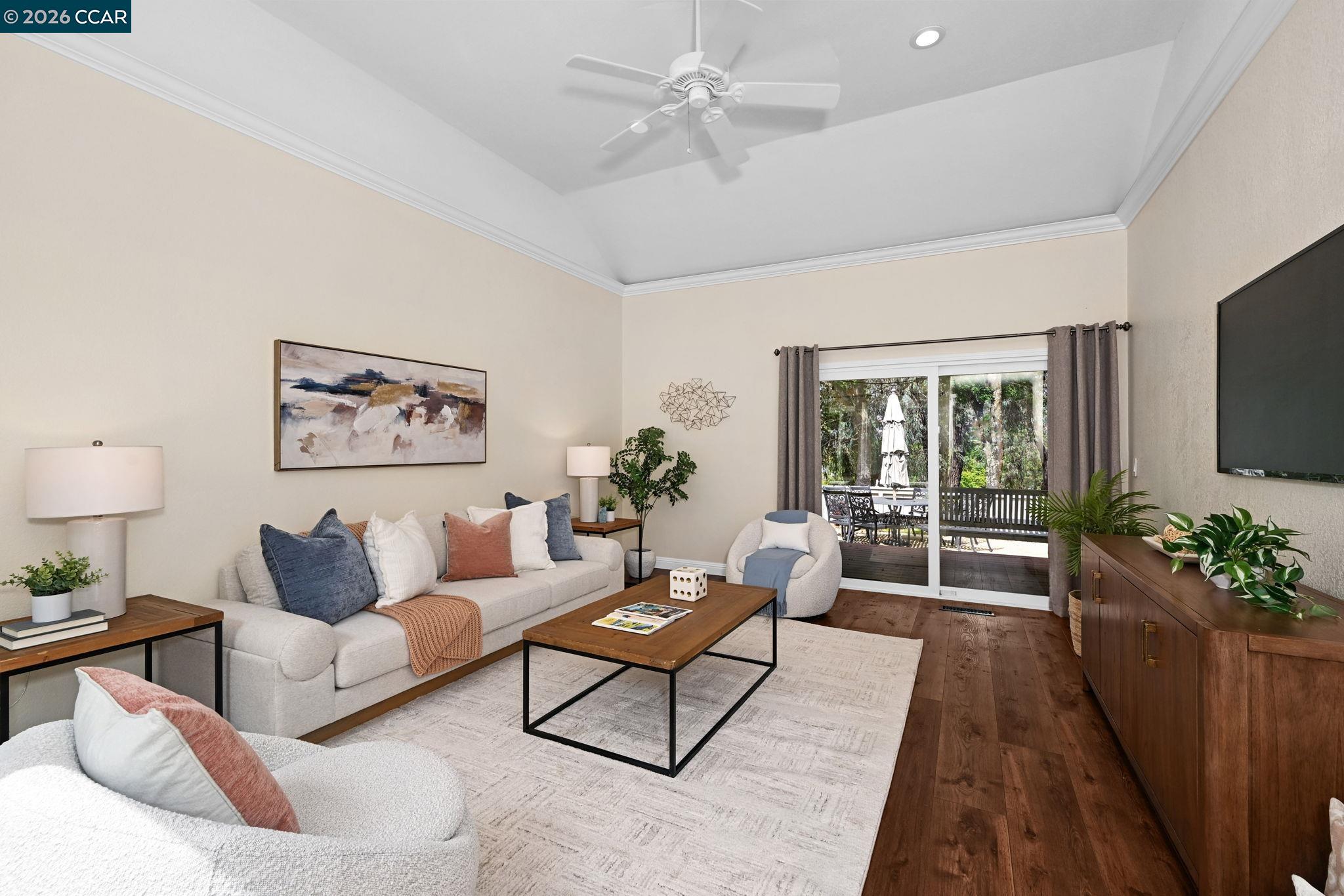 706 Lakeside Ct