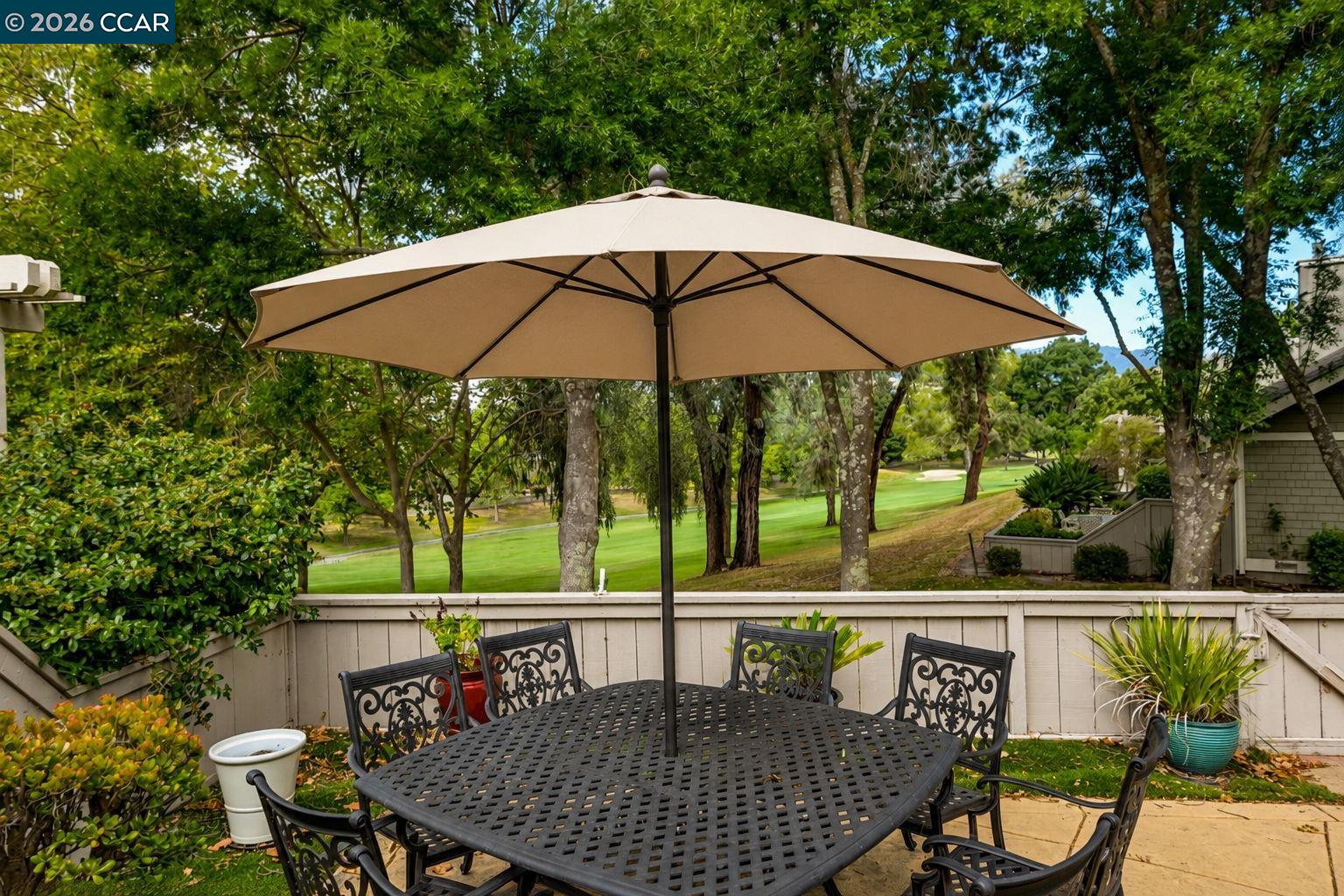 706 Lakeside Ct
