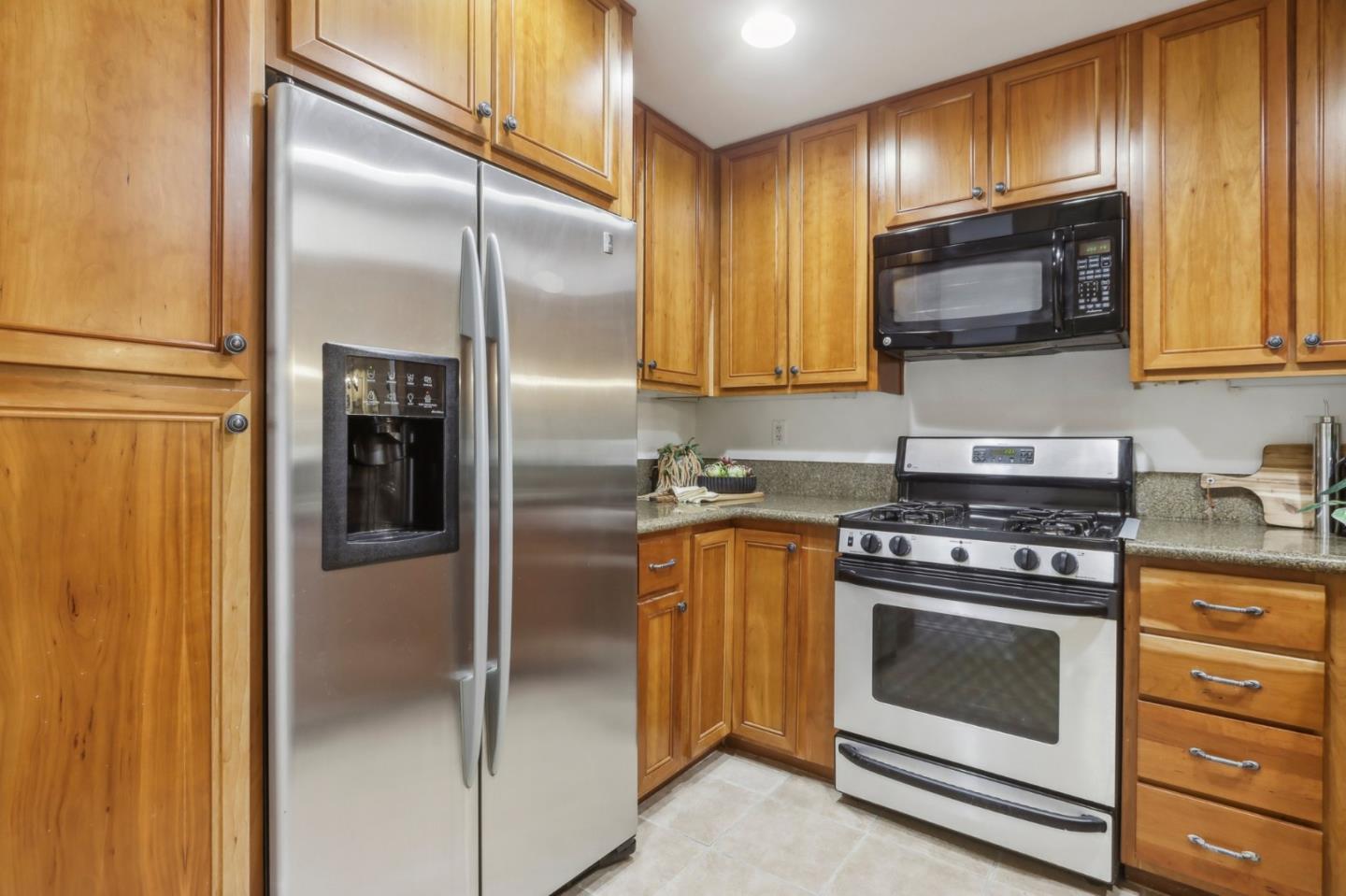 633 Elm ST 101