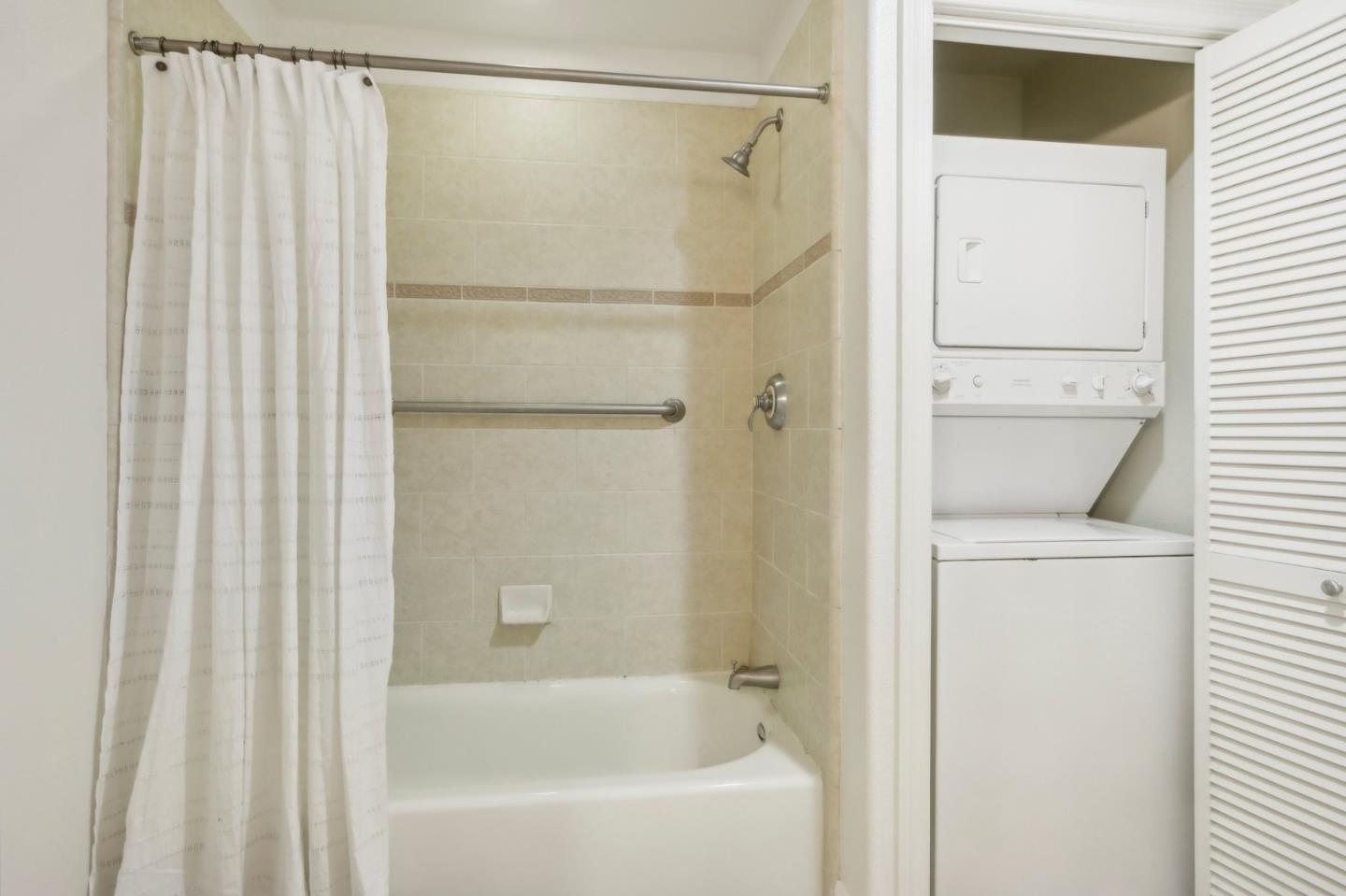 633 Elm ST 101