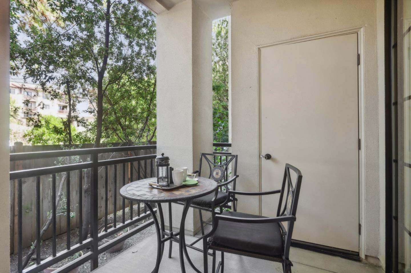 633 Elm ST 101
