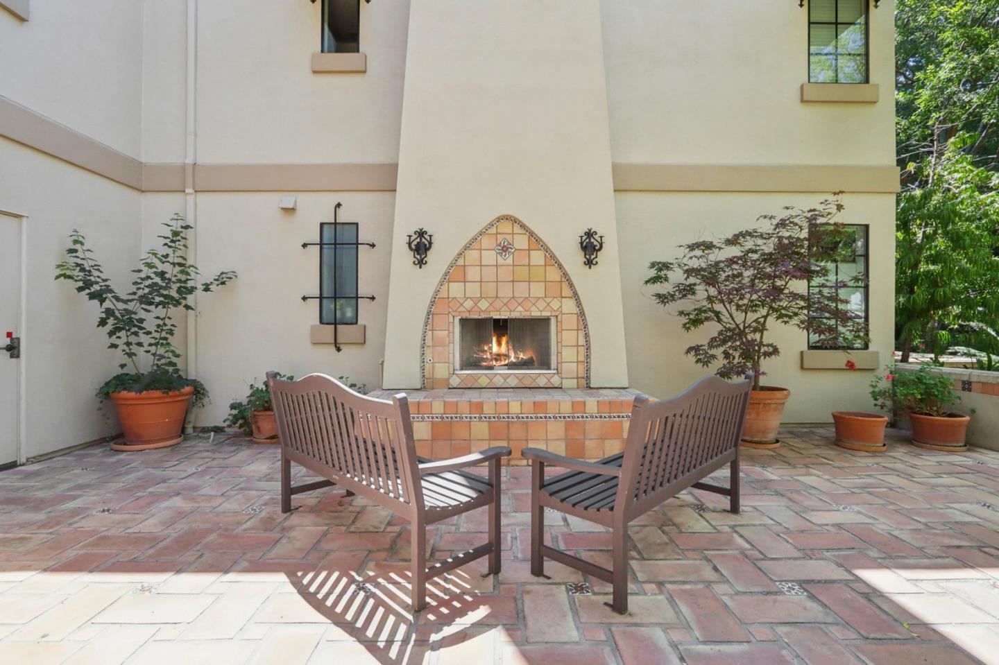 633 Elm ST 101