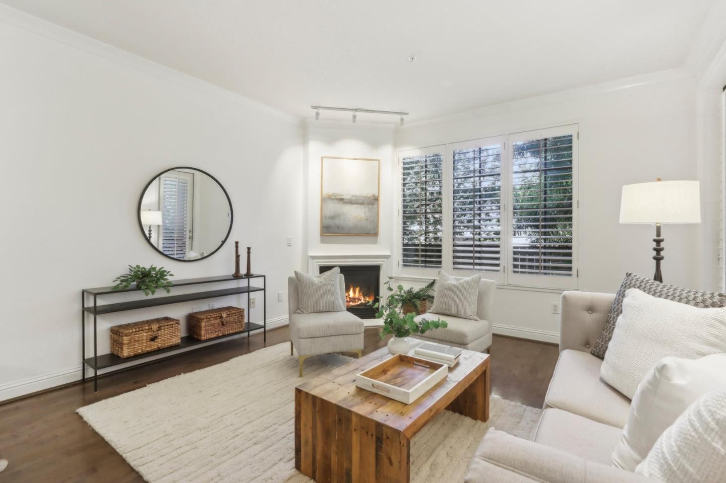 633 Elm ST 101