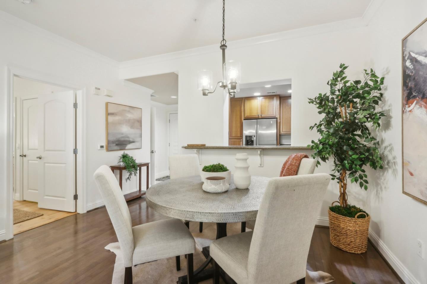 633 Elm ST 101