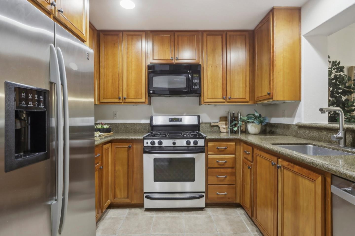 633 Elm ST 101