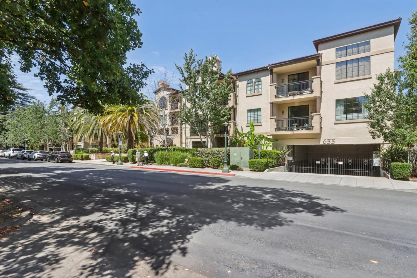 633 Elm ST 101