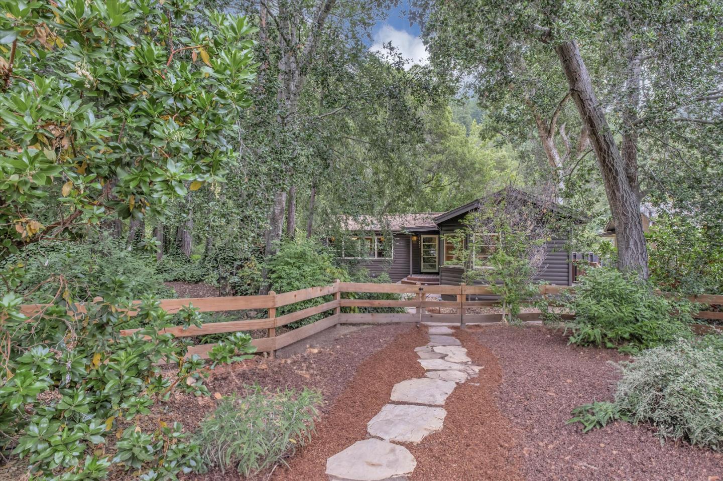 10200 Riverside DR